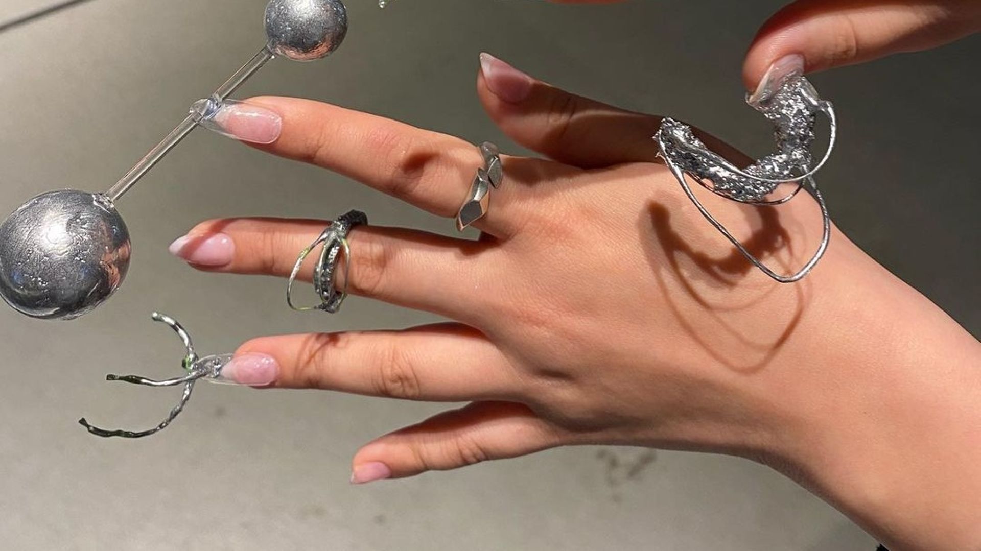 Ce lycéen japonais transforme les ongles en véritables œuvres d'art.