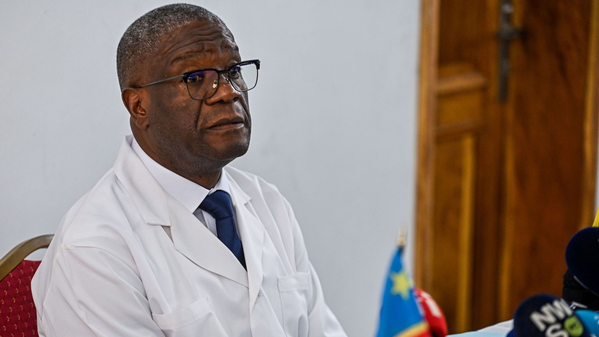 Denis Mukwege avant une visite à l'hôpital de Panzi, dans le cadre d'une visite officielle du couple royal belge en République démocratique du Congo, dimanche 12 juin 2022, à Bukavu.