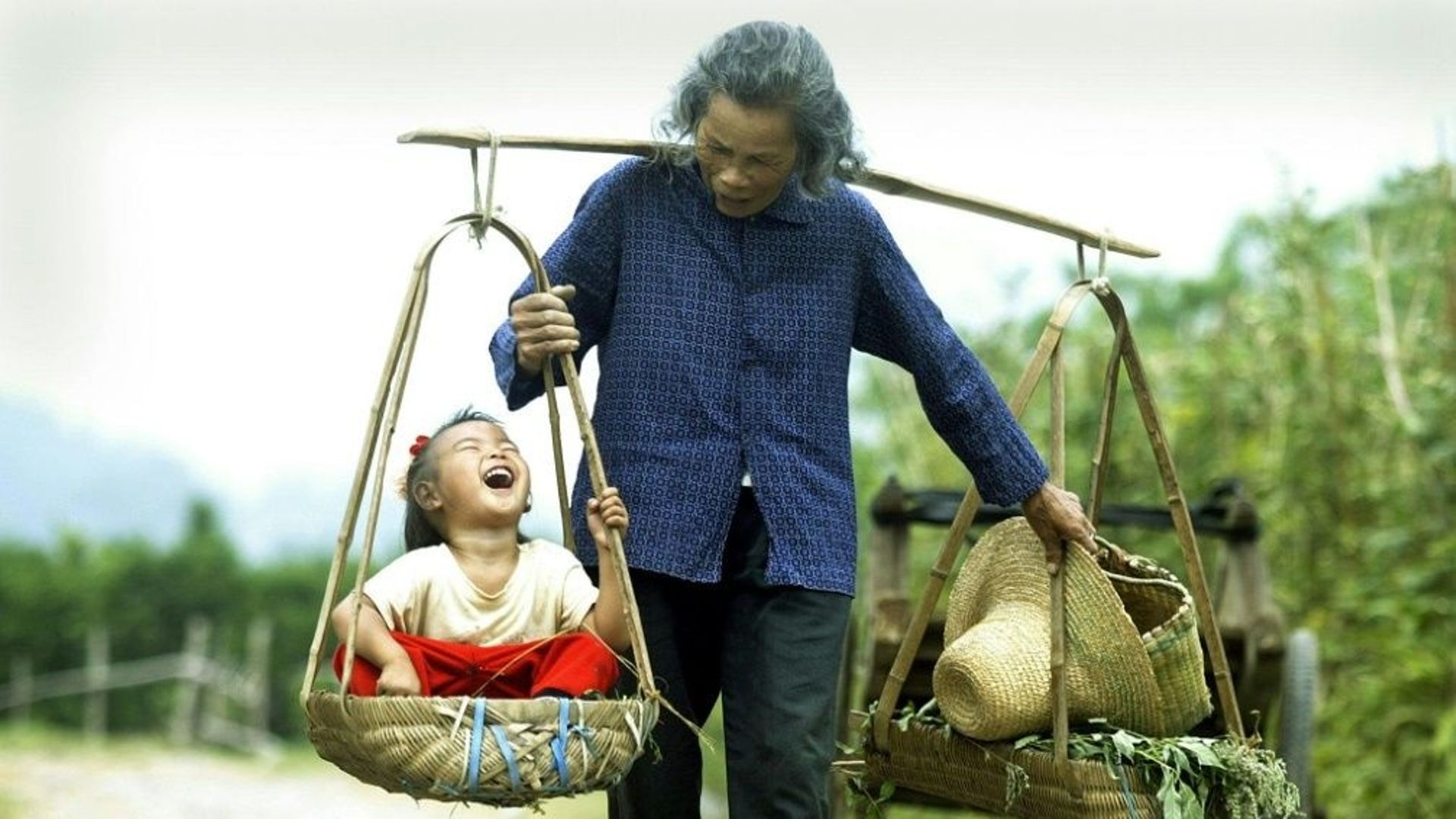 Une grand-mère et sa petite-fille dans le sud de la Chine en 2003