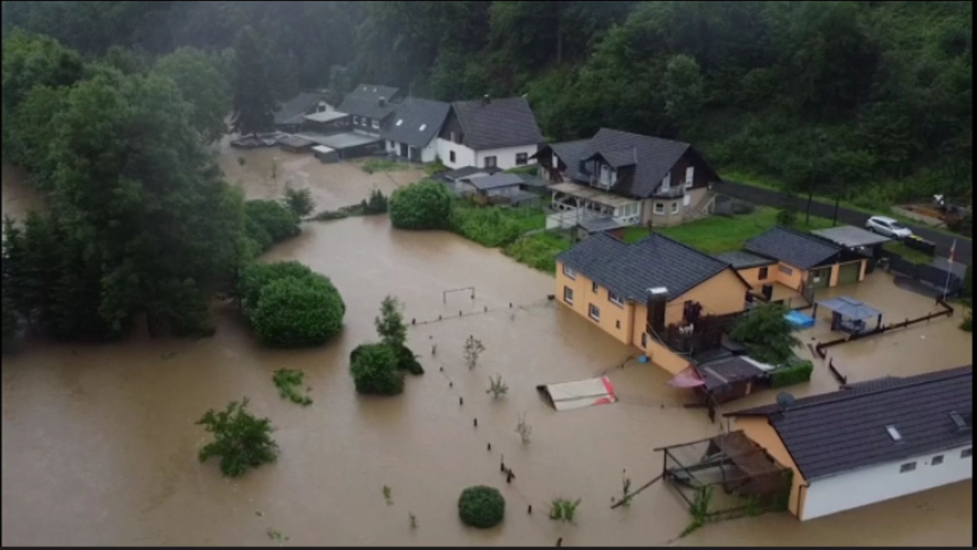 Vue aérienne des inondations à Altena, en Rhénanie-du-Nord-Westphalie, Allemagne.