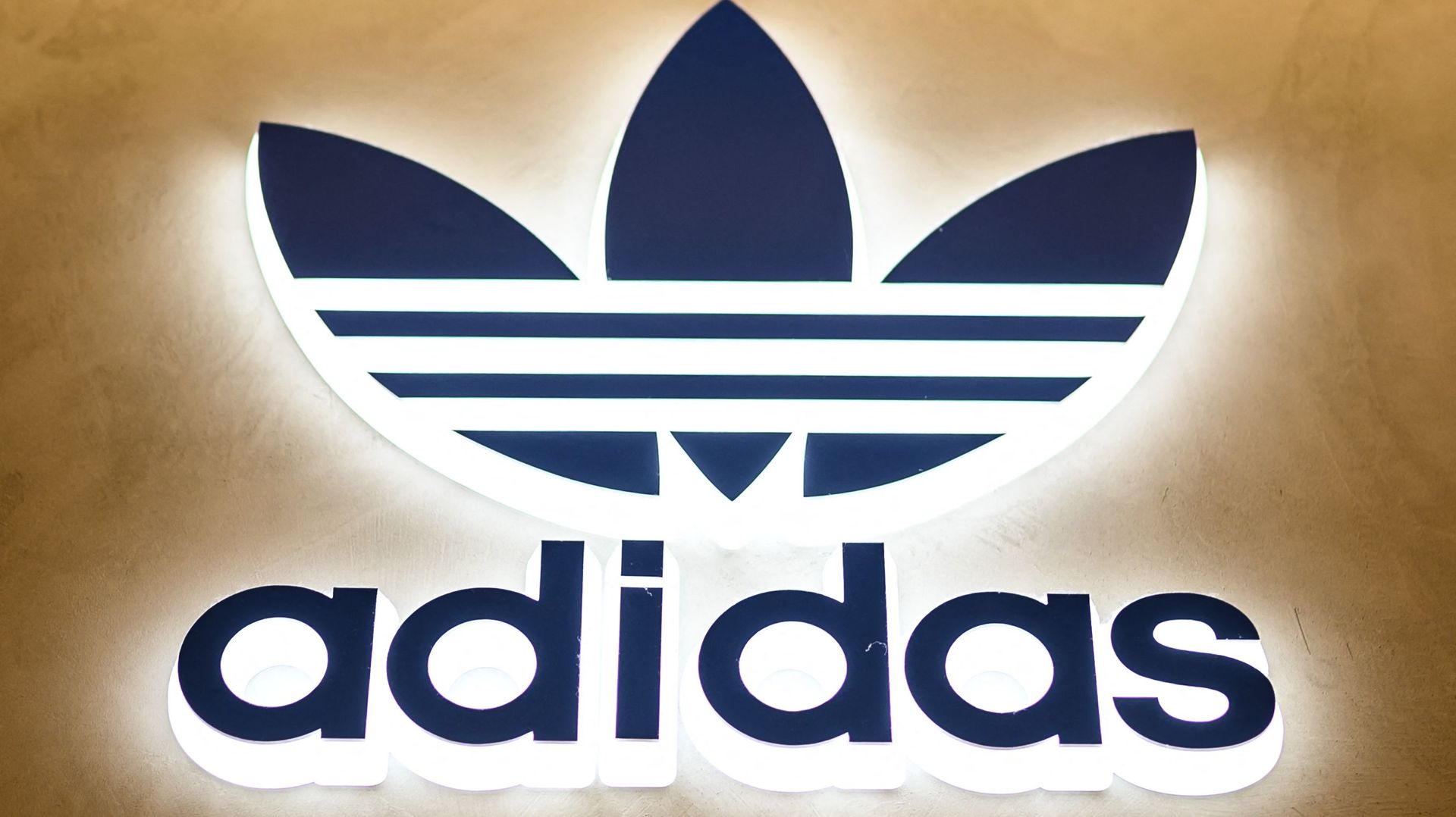 Logo Adidas "au trèfle"