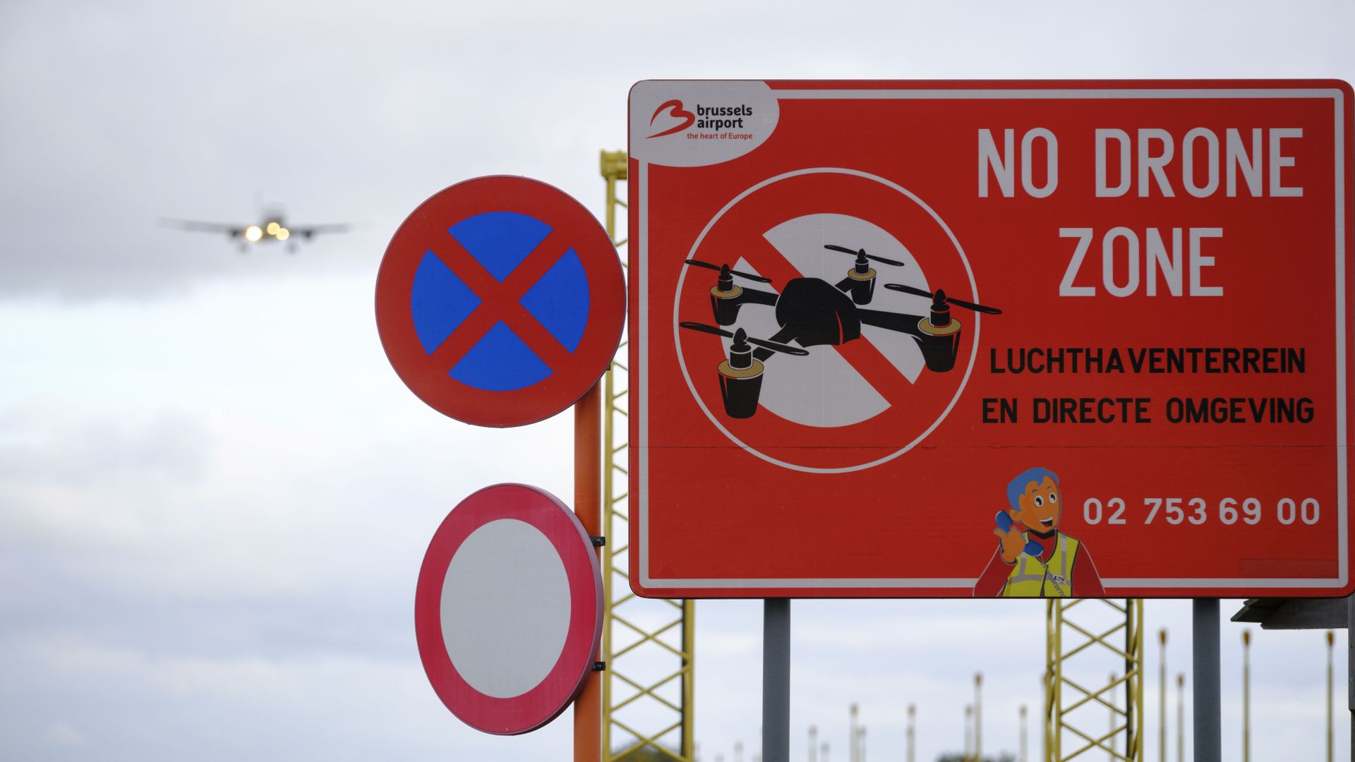 Incursions de drones en Belgique : "une situation de pré-guerre" où l’OTAN "n’est pas une solution" selon Joseph Henrotin