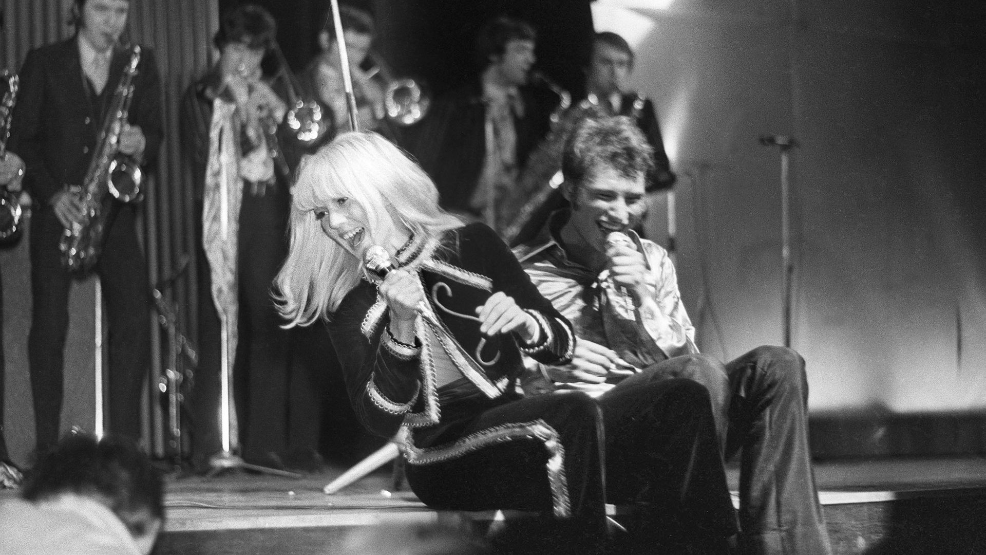 Sylvie Vartan et Johnny Hallyday donnent un concert à l’Olympia, le 17 mars 1967, au profit de l’organisation pour le développement de la recherche sur le cancer, à Paris. AFP