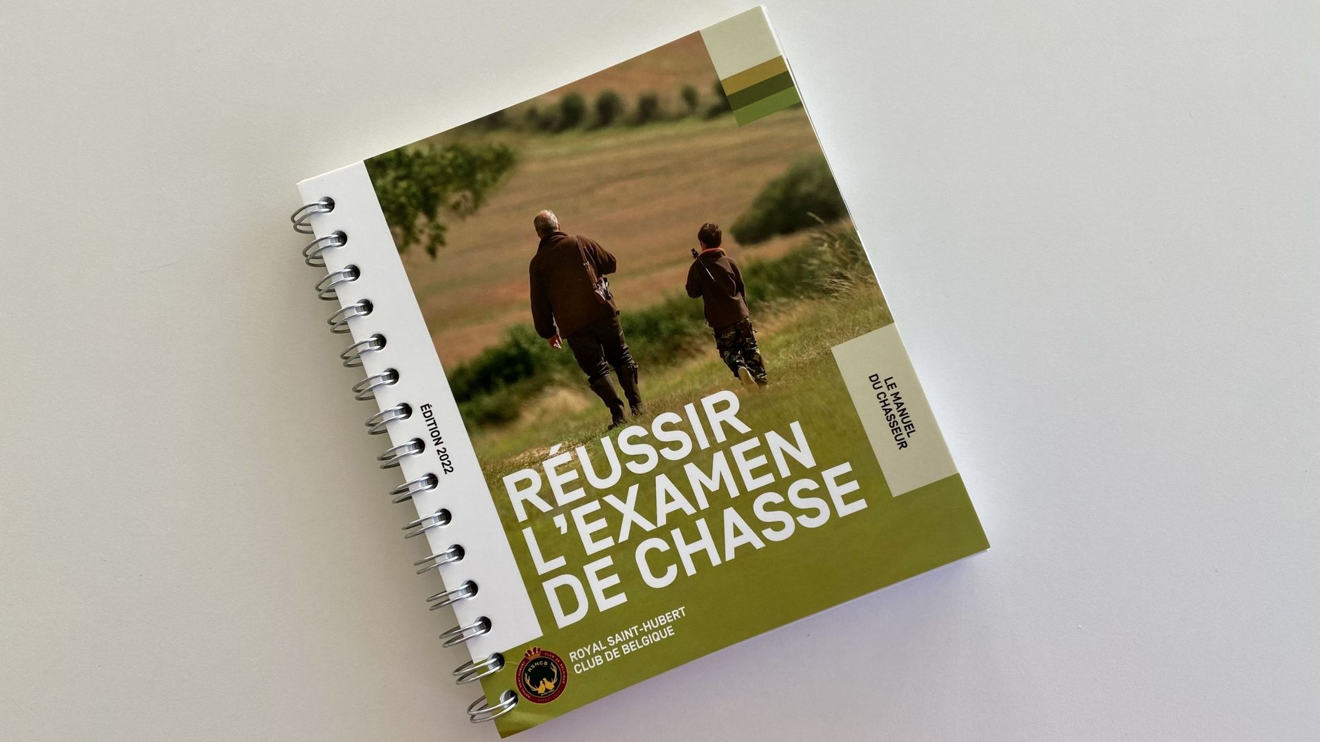 "Réussir l’examen de chasse" est un livre publié par le Royal Saint-Hubert Club de Belgique. Un ouvrage indispensable se préparer aux épreuves organisées par le Département Nature et des Forêts.