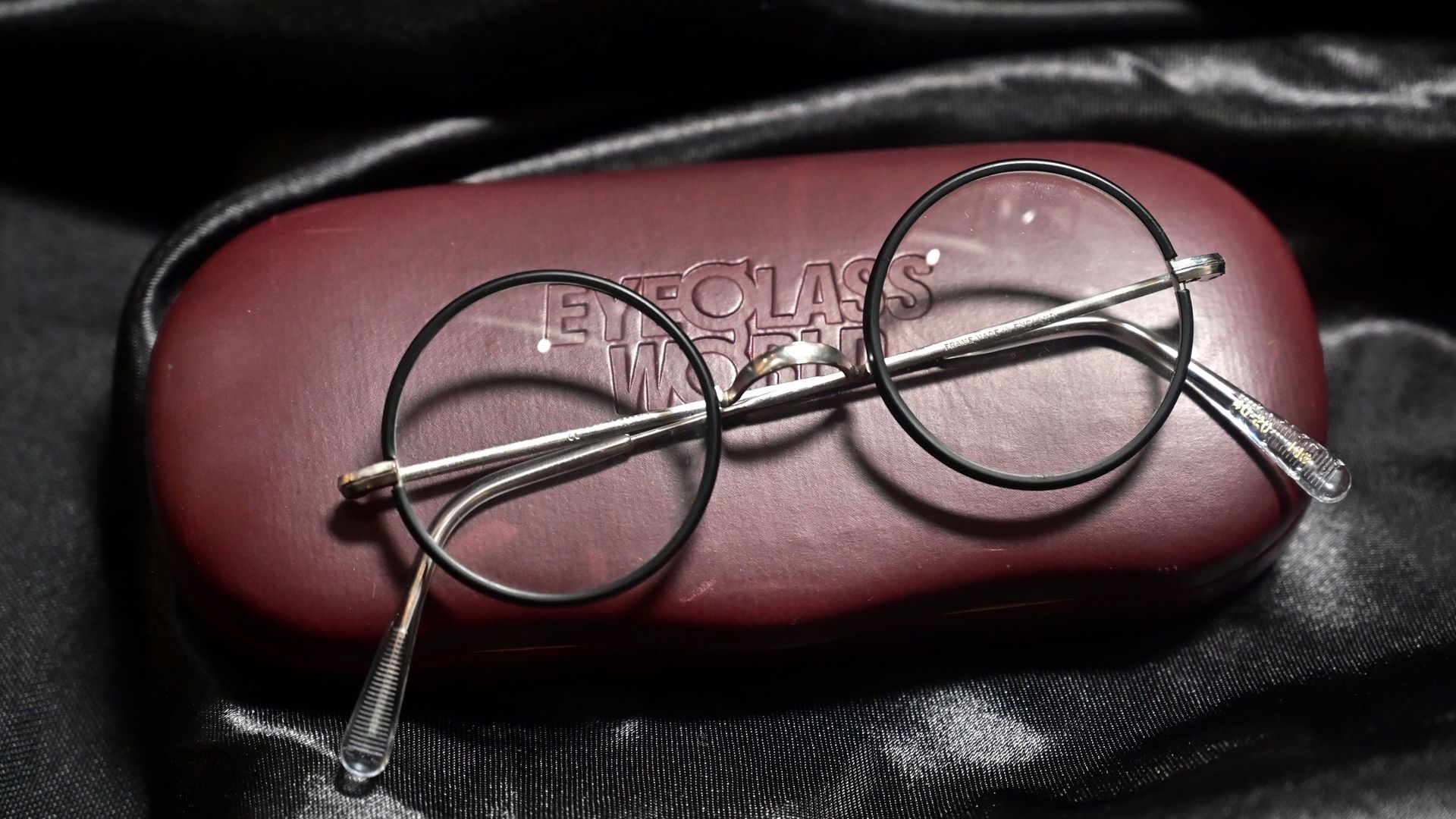 En espérant qu'Harry Potter arrivera à réparer ses lunettes sans l'aide d'Hermione