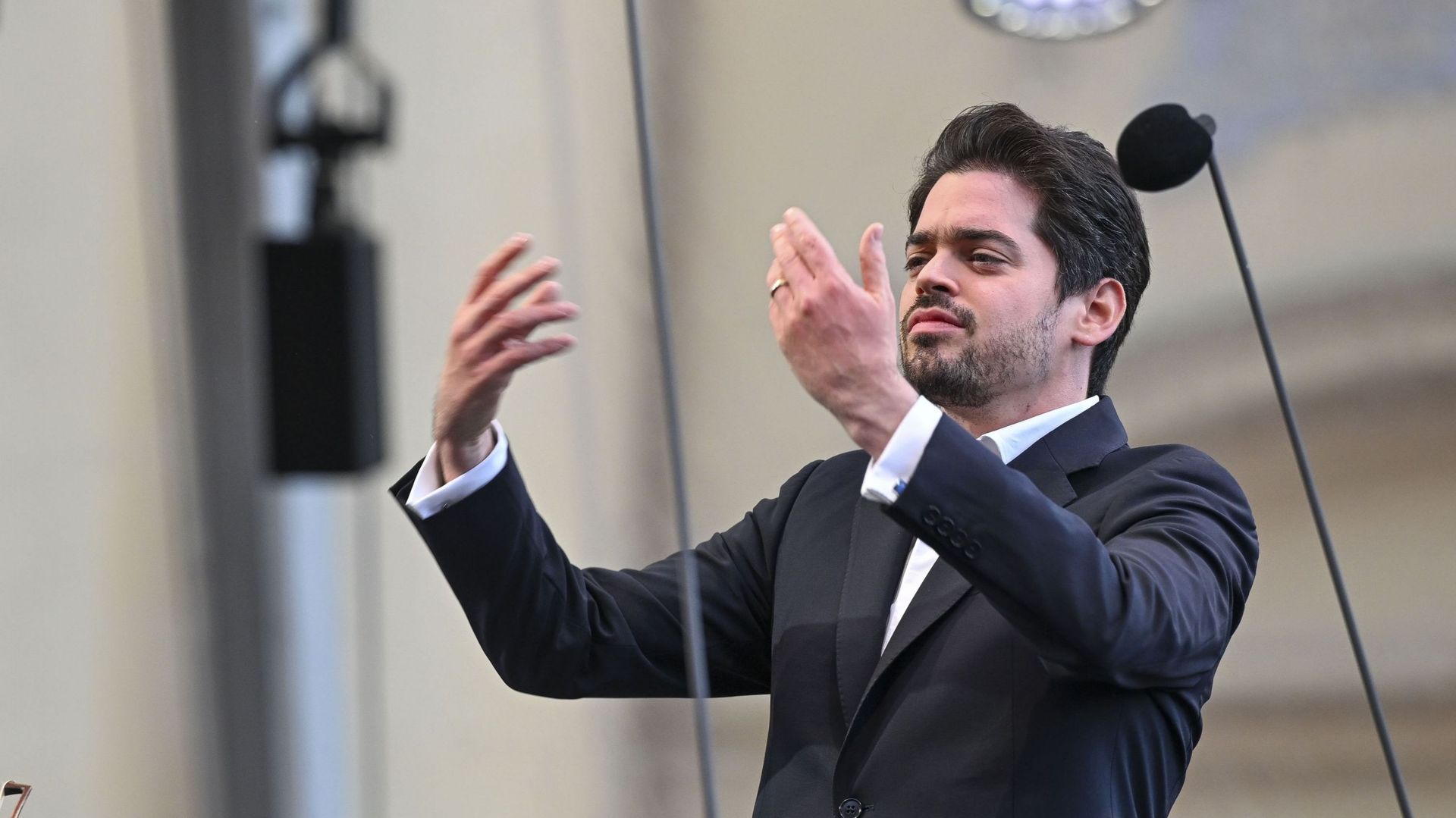 Annulation du concert dirigé par Lahav Shani à Gand : le Théâtre des Champs Elysées confirme leur venue et exprime son soutien au chef d’orchestre israélien