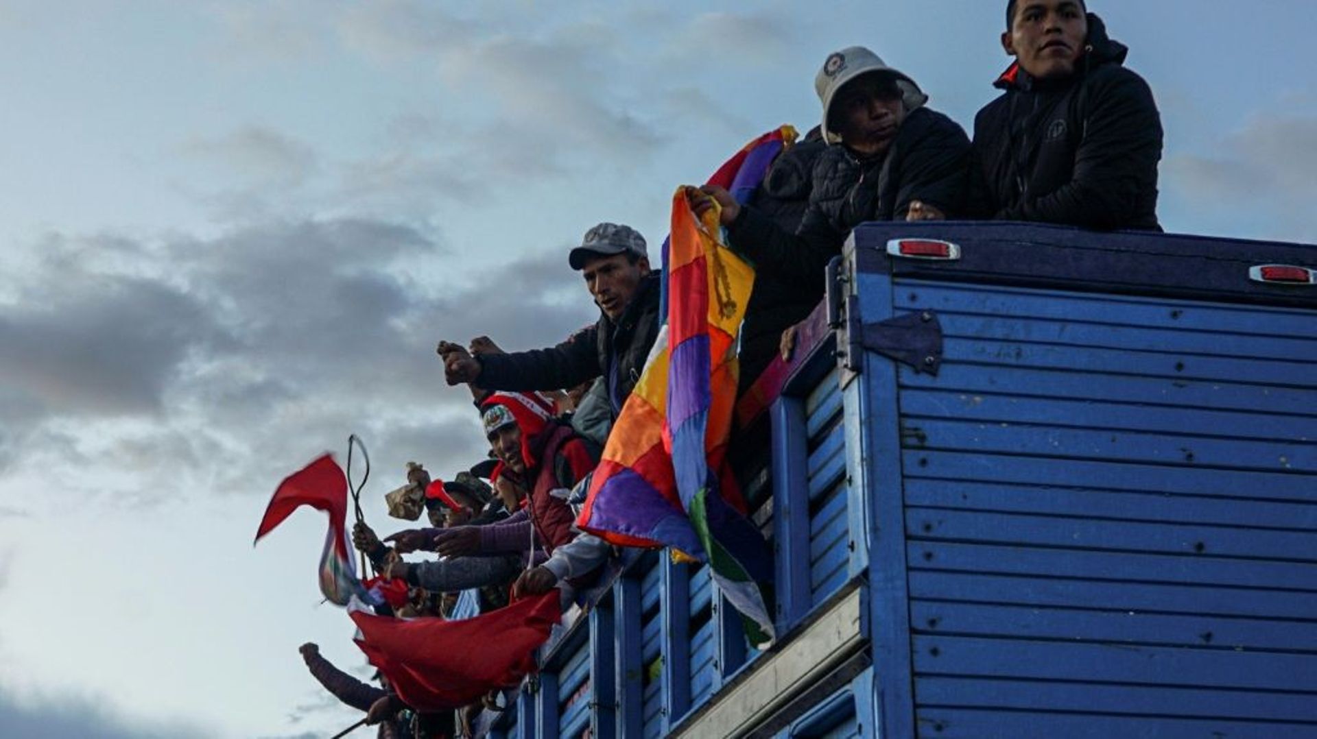Des protestataires quittent Cusco en direction de Lima, le 16 janvier 2023.