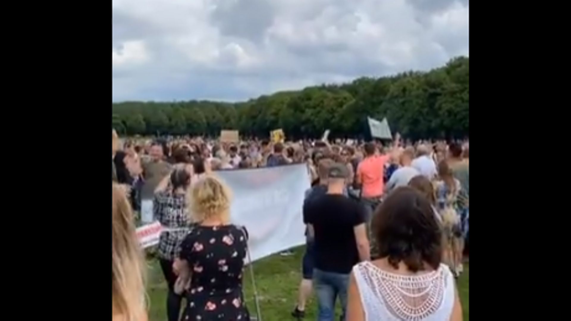 Coronavirus aux Pays-Bas: des milliers de manifestants contre les mesures du gouvernement dans le cadre de la pandémie