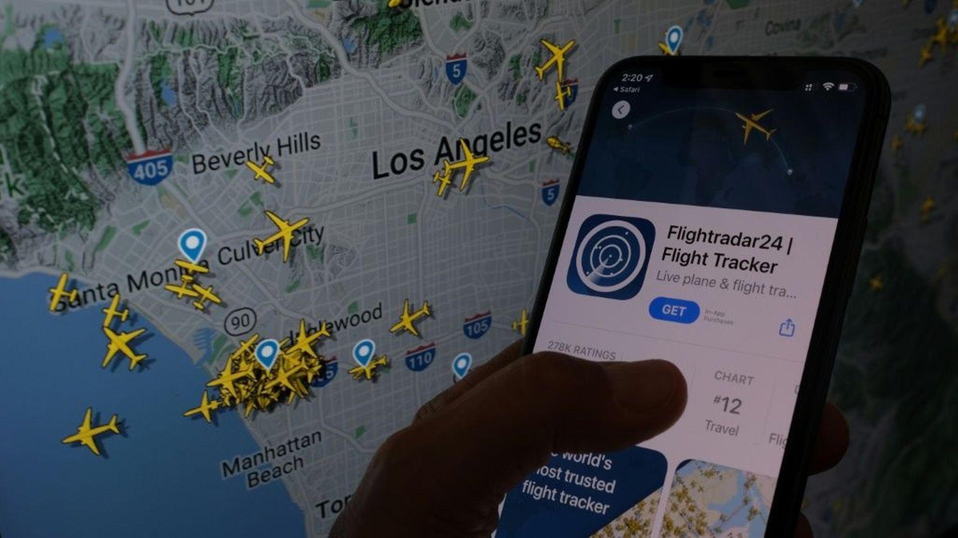L'application Flightradar24 sur un téléphone, à Los Angeles, le 05 août 2022 