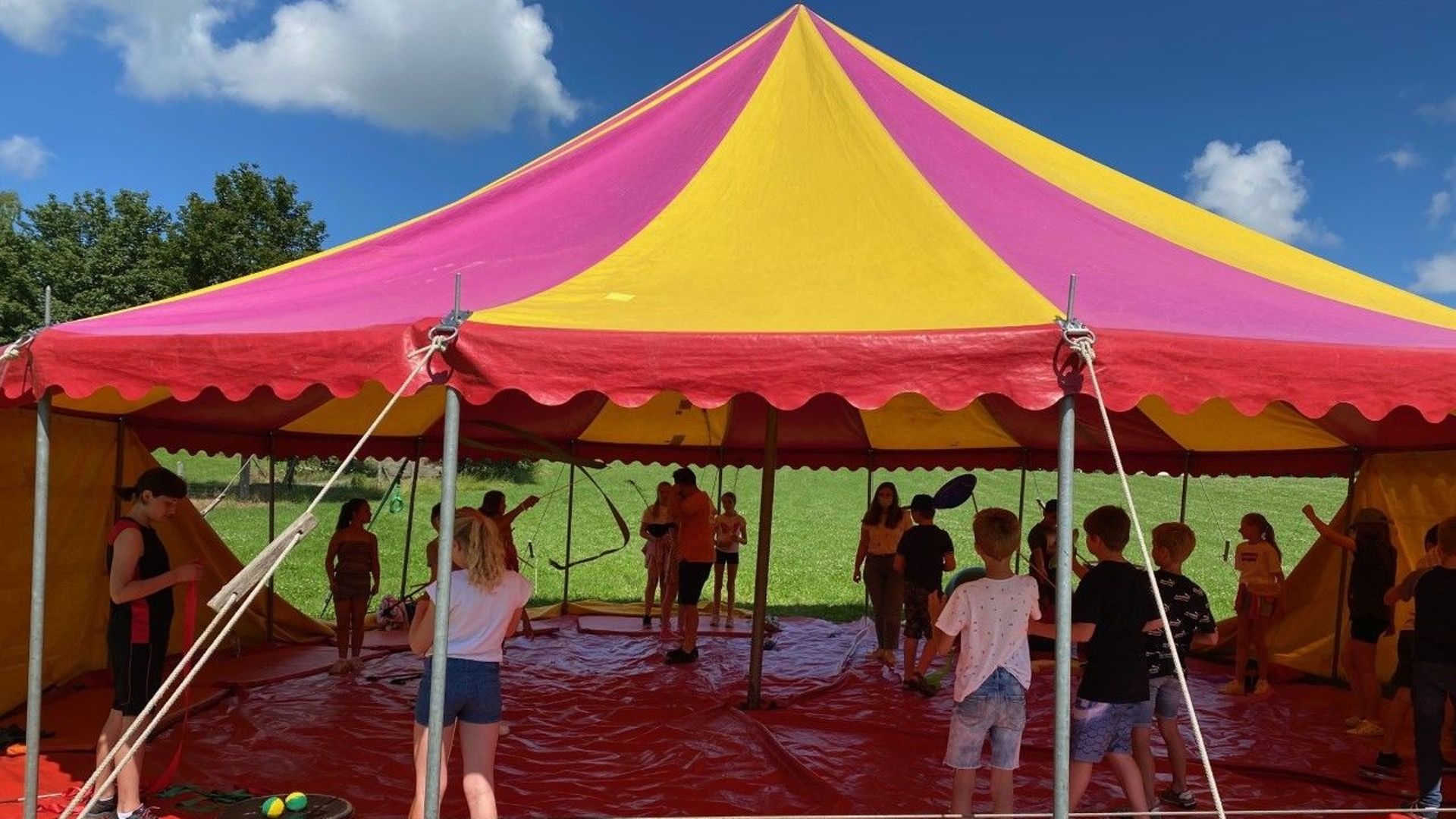 Le cirque est installé à 200 mètres de l’école Saint-Joseph de Soumagne.