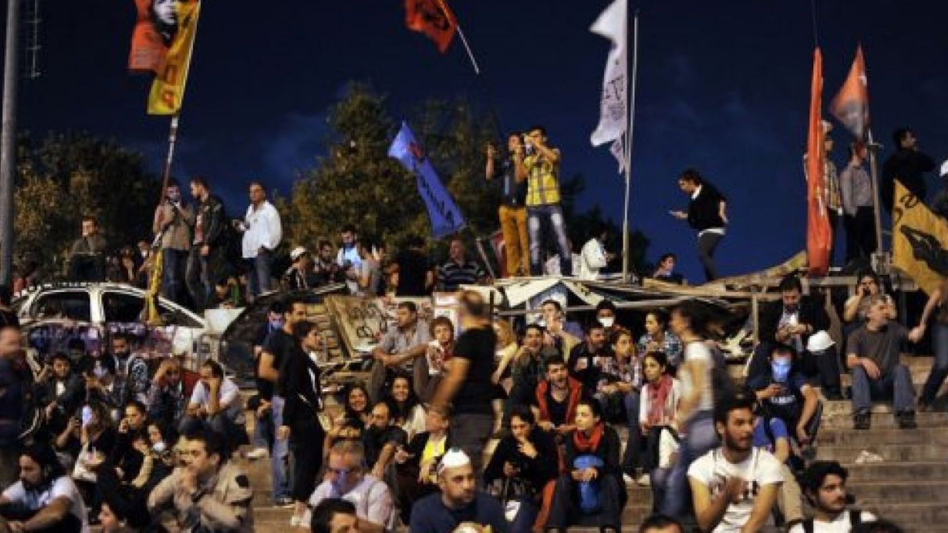 Des manifestants anti-gouvernement dans le parc Gezi, à Istanbul, le 13 juin 2013