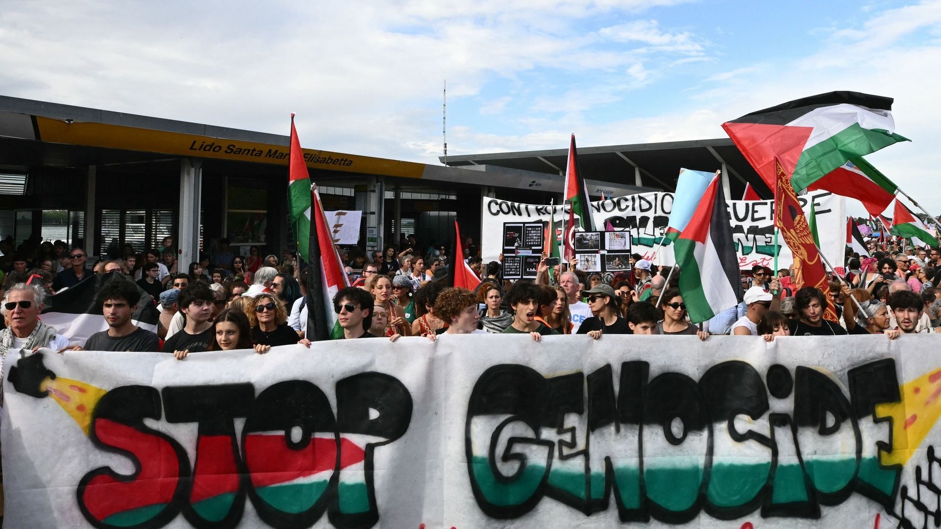 Italie : en marge de la Mostra de Venise, une grande manifestation pour mettre un coup de projecteur sur Gaza, des cinéastes se font entendre