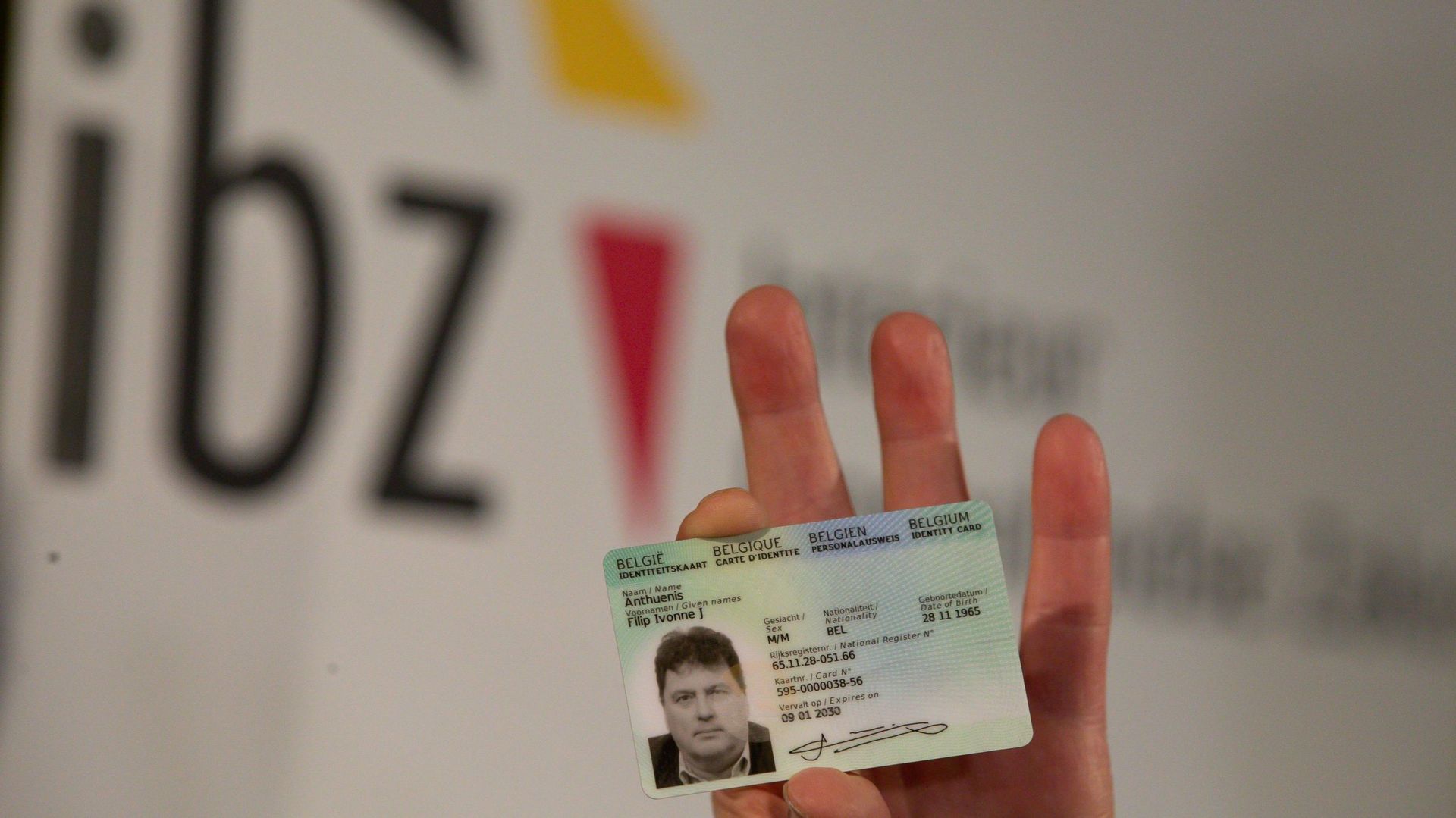 Photo, empreintes digitales… voici tout ce qui va changer sur les cartes d'identité
