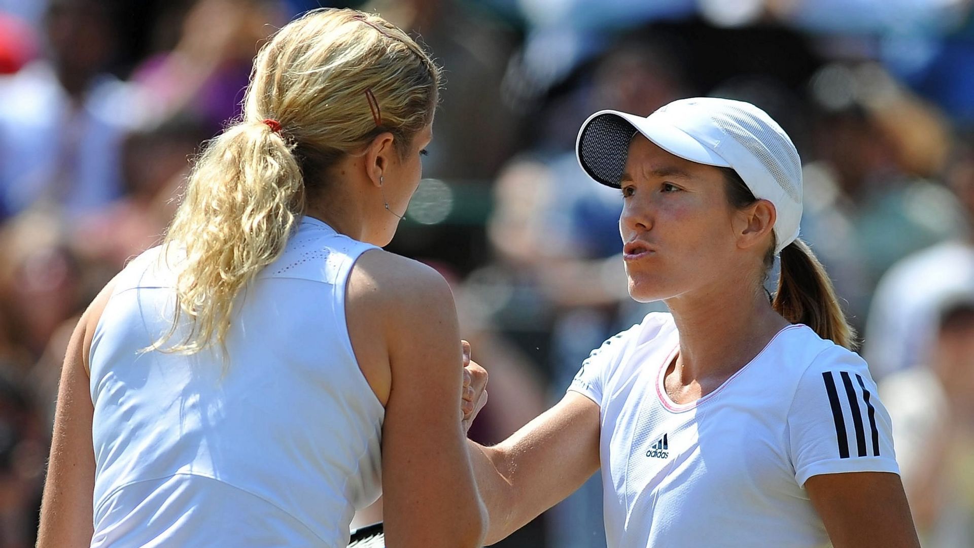 Kim Clijsters et Justine Henin s’affrontent en 2010 à Wimbledon.