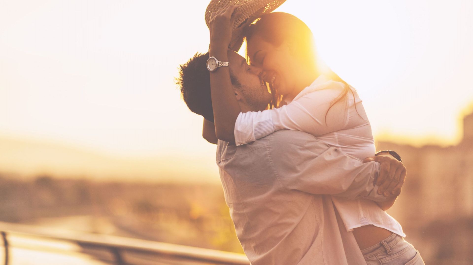 5 Petits Gestes De Tendresse A Pratiquer Pour Le Bien Etre De Votre Couple Rtbf Be