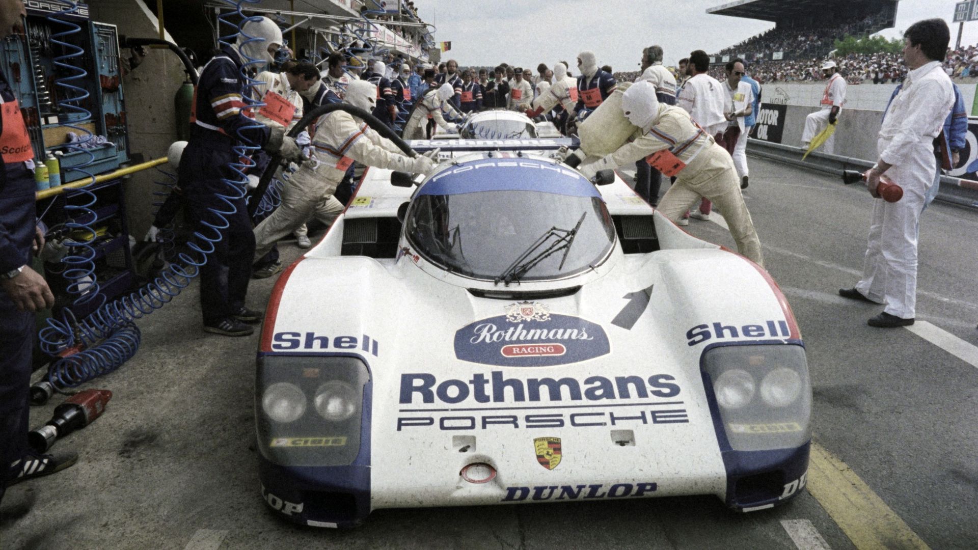 La Porsche Rothmans 962 N° 1 de Derek Bell, Hans-Joachim Stuck Jr et Al Holbert s'impose en 1986