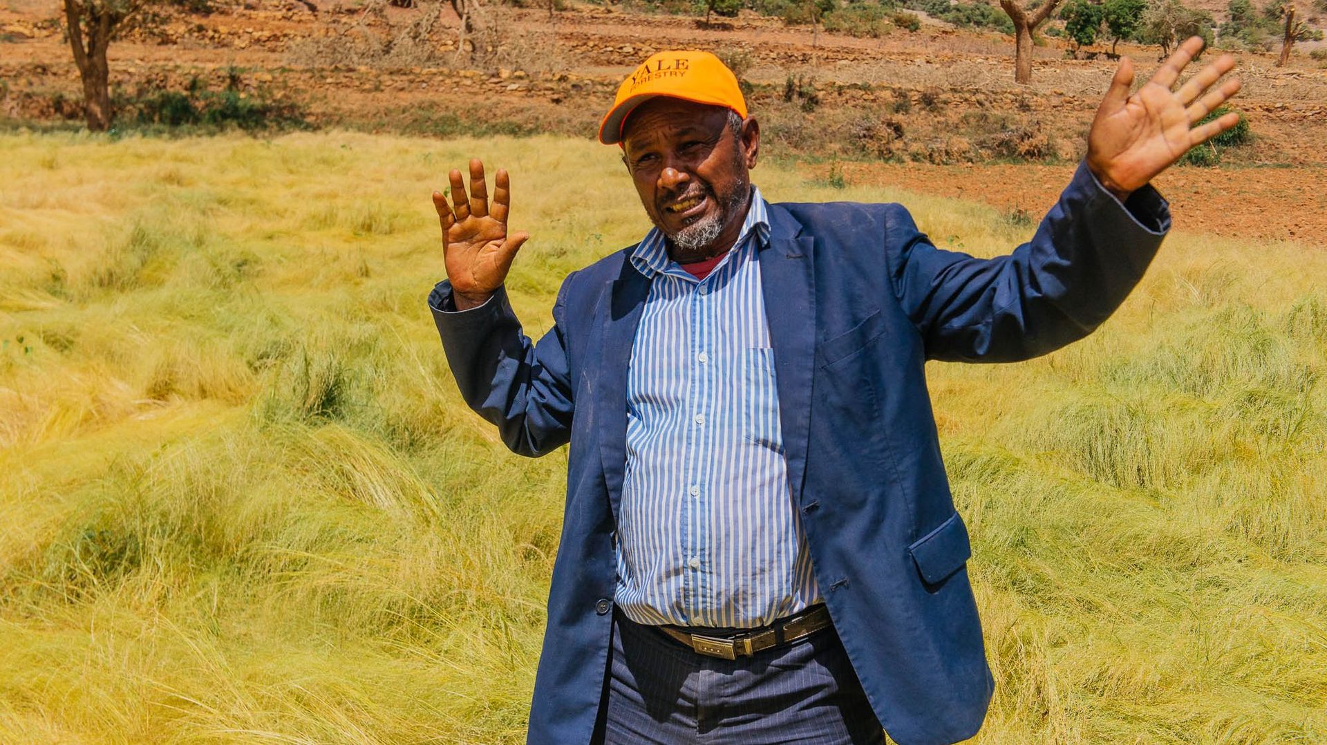 Abo Hawi, chef de village depuis 30 ans, a initié avec succès une transition verte dans sa région.