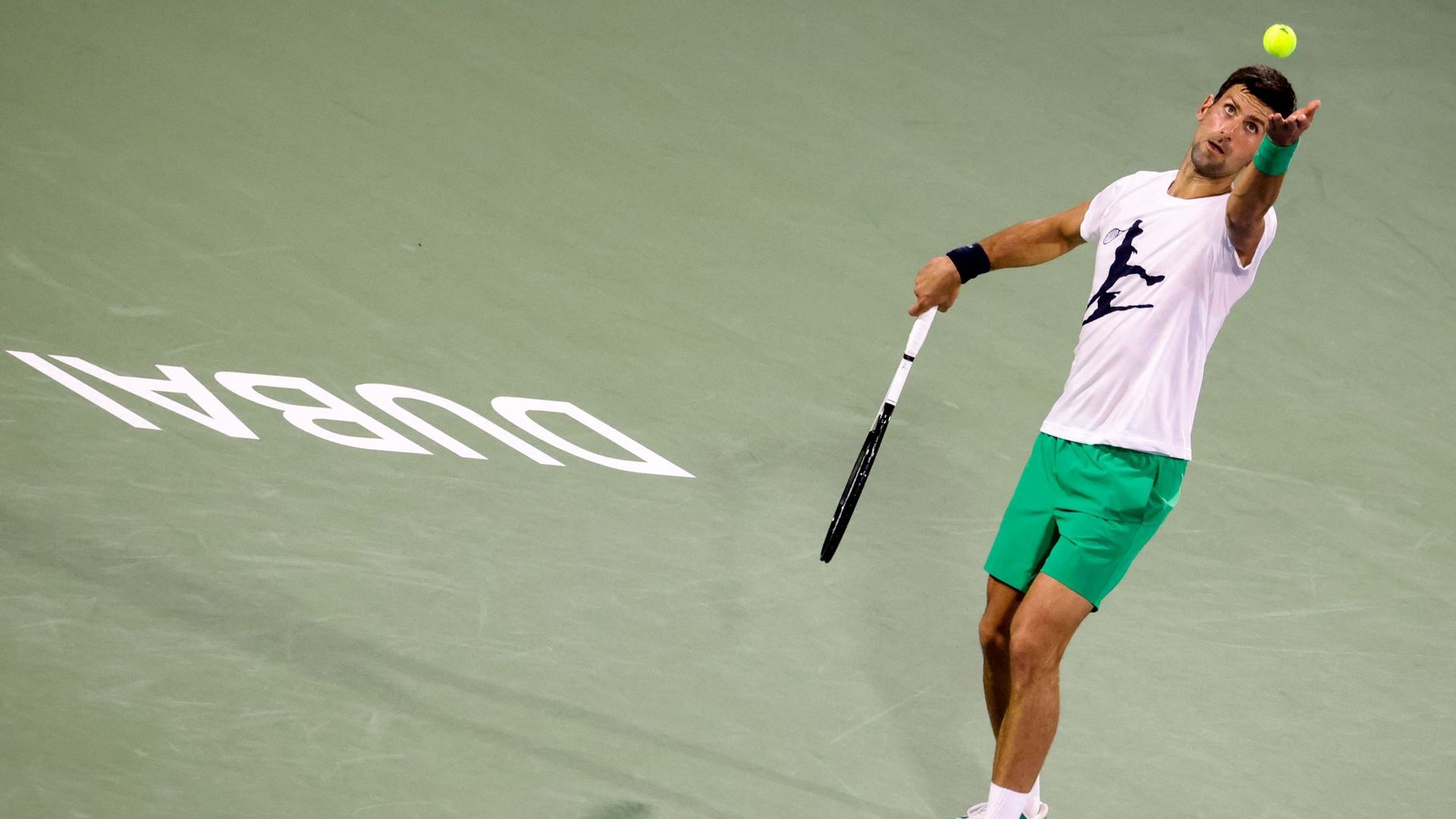 Novak Djokovic entame sa saison 2022 à Dubaï lundi avec l’espoir de conserver son fauteuil menacé de N.1 mondial, un mois après son expulsion d’Australie où il n’avait pu défendre ses chances lors du premier Grand Chelem de l’année, n’étant pas vacciné co