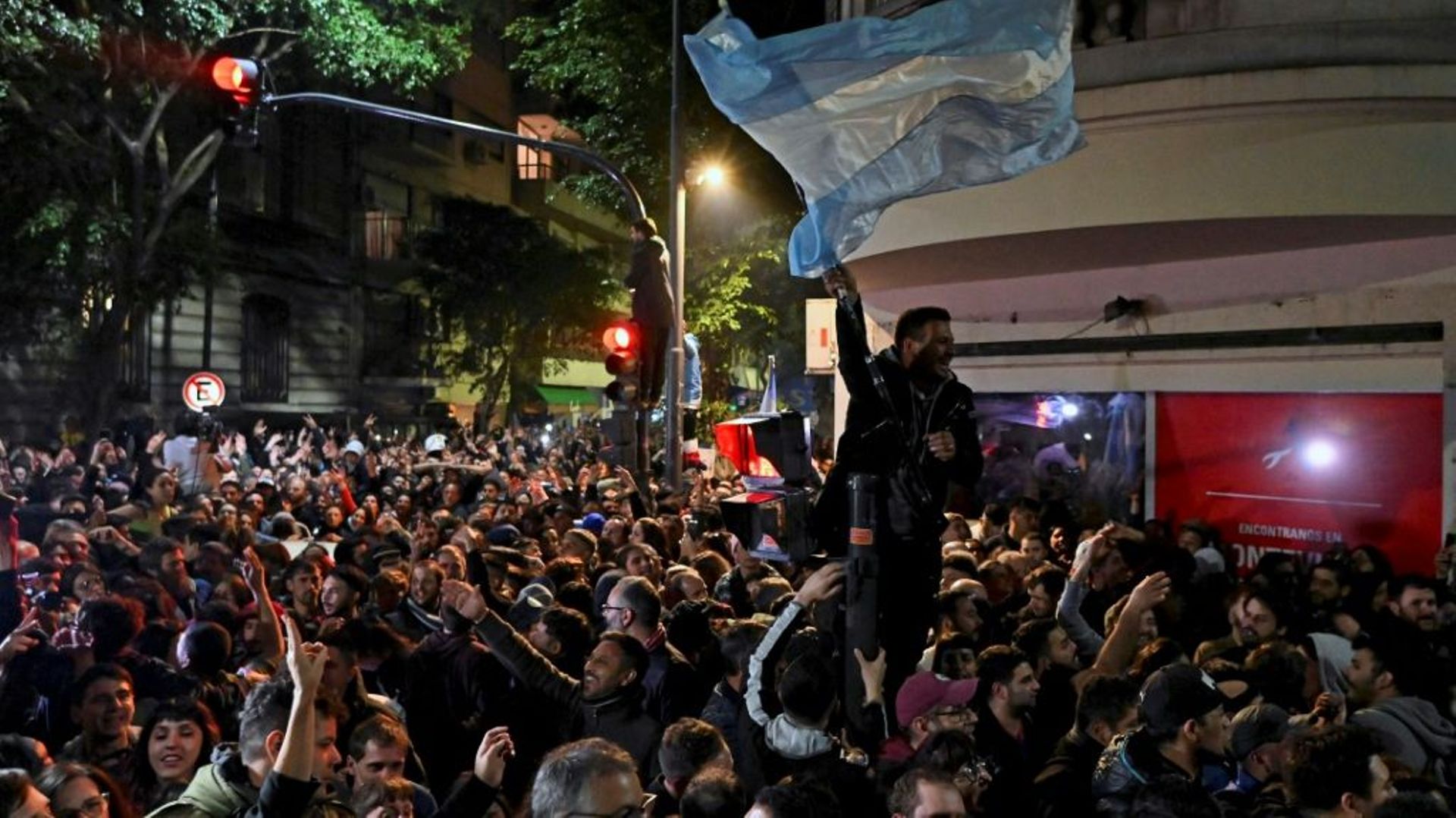 Manifestation de soutien à la vice-présidente argentine Cristina Krichner devant son domicile à Buenos Aires, le 27 août 2022.