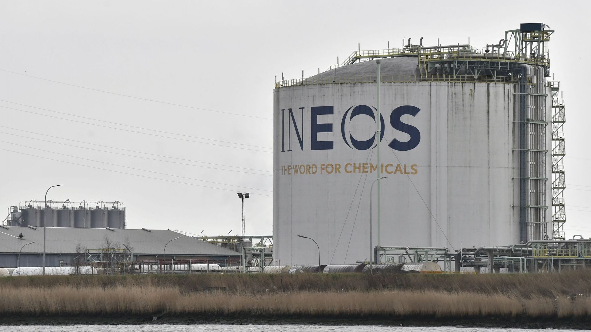 Action de militants climatiques sur un site de l'entreprise pétrochimique Ineos à Anvers