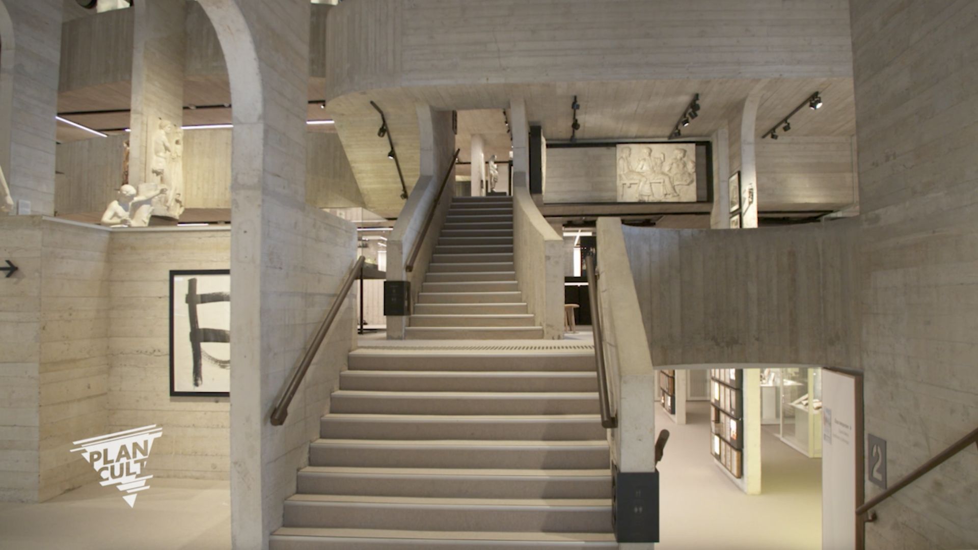 L'escalier central du Musée L