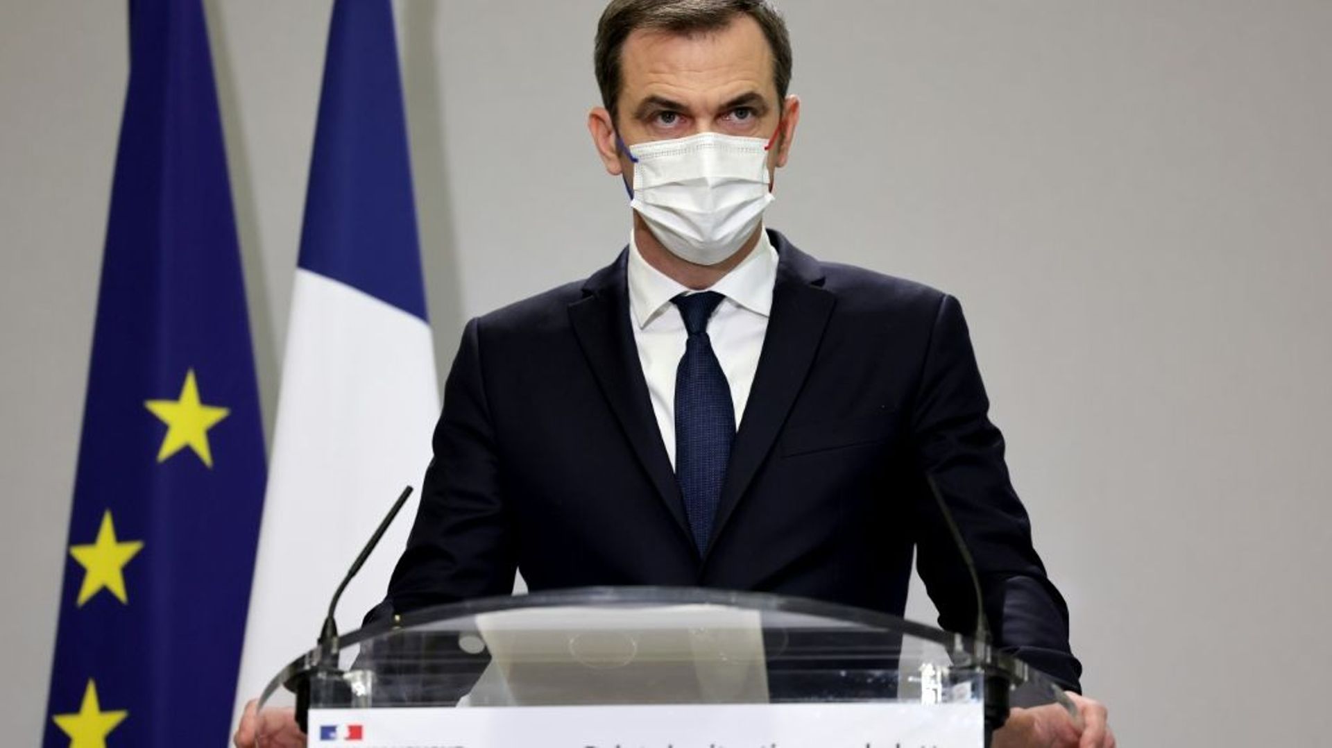 Olivier Véran lors de l’annonce de nouvelles mesures sanitaires pour contrer la cinquième vague de l’épidémie de Covid, le 25 novembre 2021 à Paris.