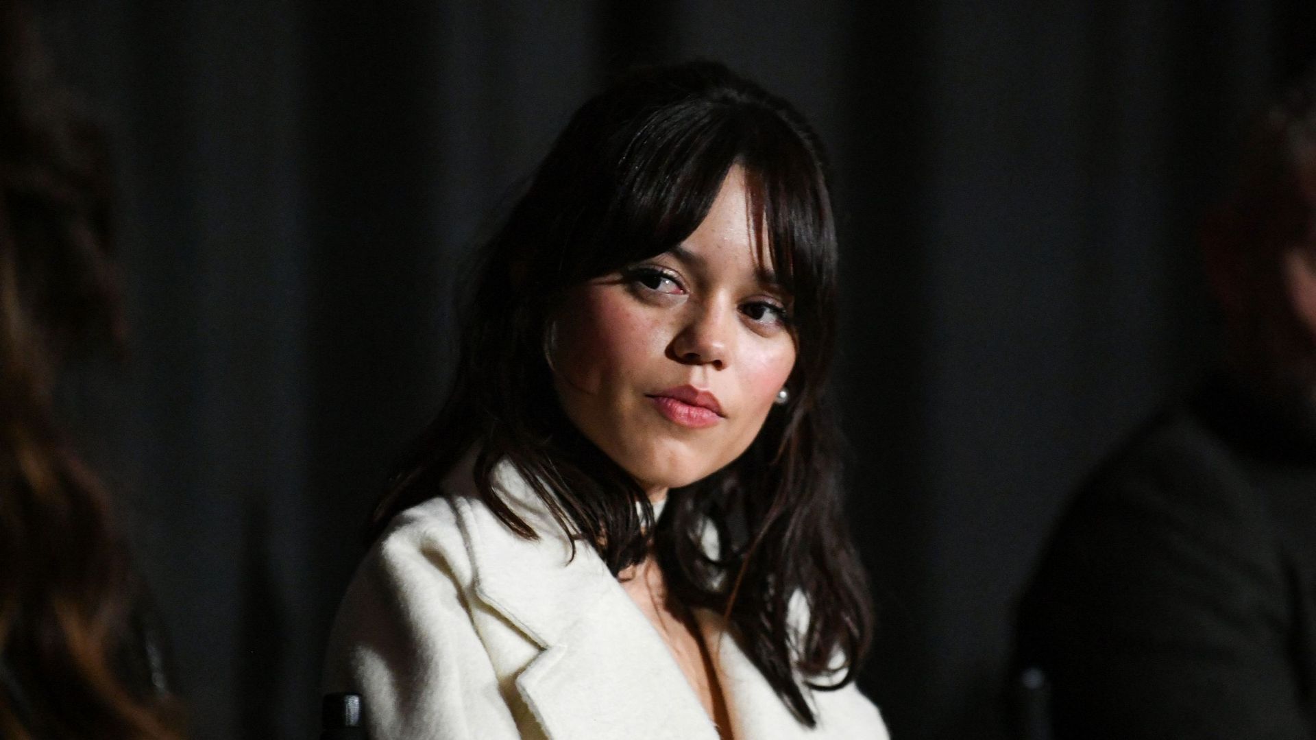 Jenna Ortega révèle avoir quitté X à cause de deepfakes pornographiques - RTBF Actus