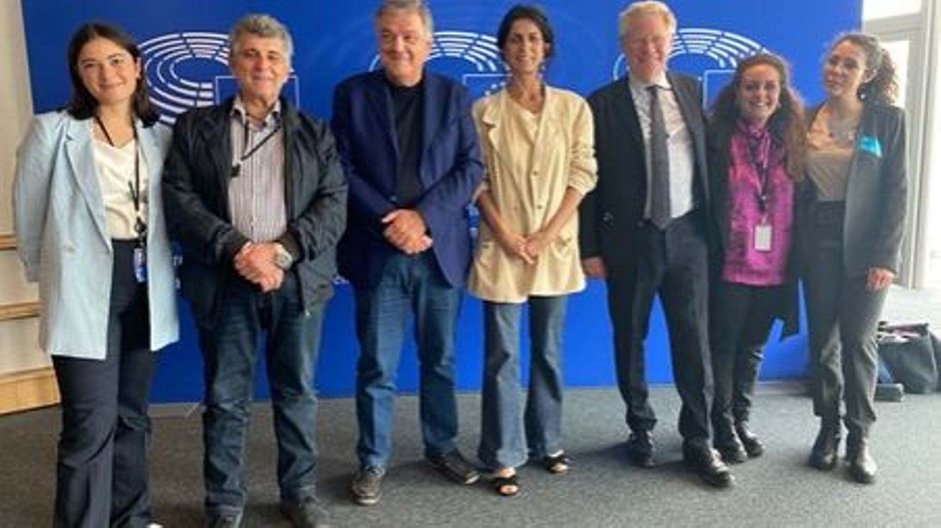Le 10 mai 2022, Pier Antonio Panzeri et Marie Arena sont côte à côte après une audition de l’ONG Fight Impunity au Parlement européen.