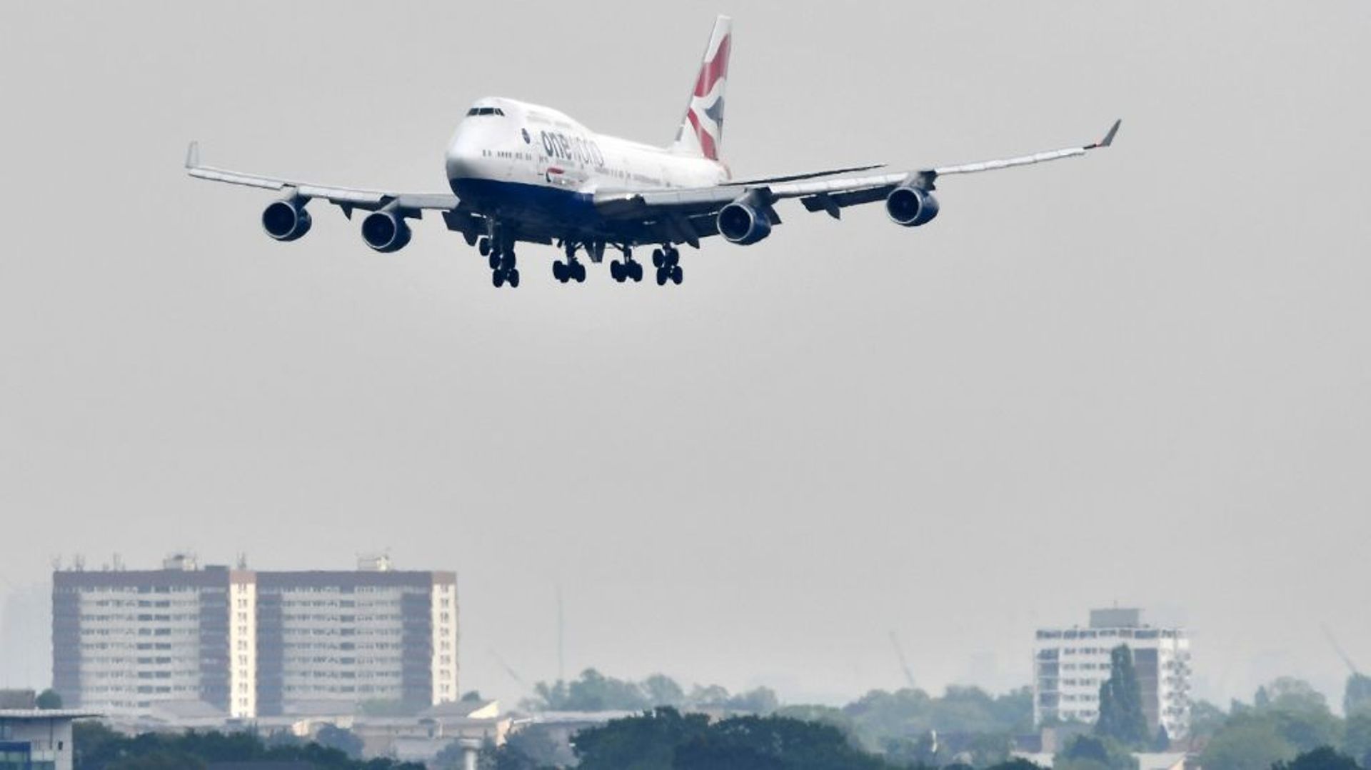 Un Boeing 747 de la compagnie britannique British Airways se prépare à atterrir à l'aéroport de London Heathrow, à l'ouest de Londres, le 3 mai 2019