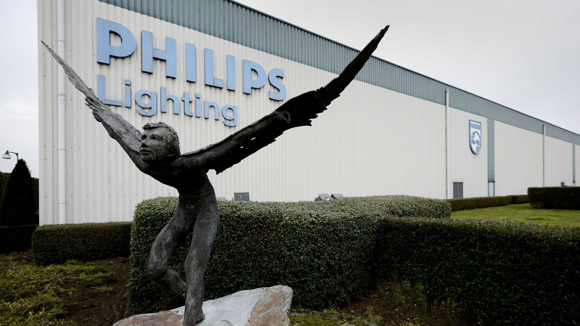 Une photo d’illustration montre le logo de l’usine Philips à Turnhout (province d’Anvers), lundi 05 novembre 2012.