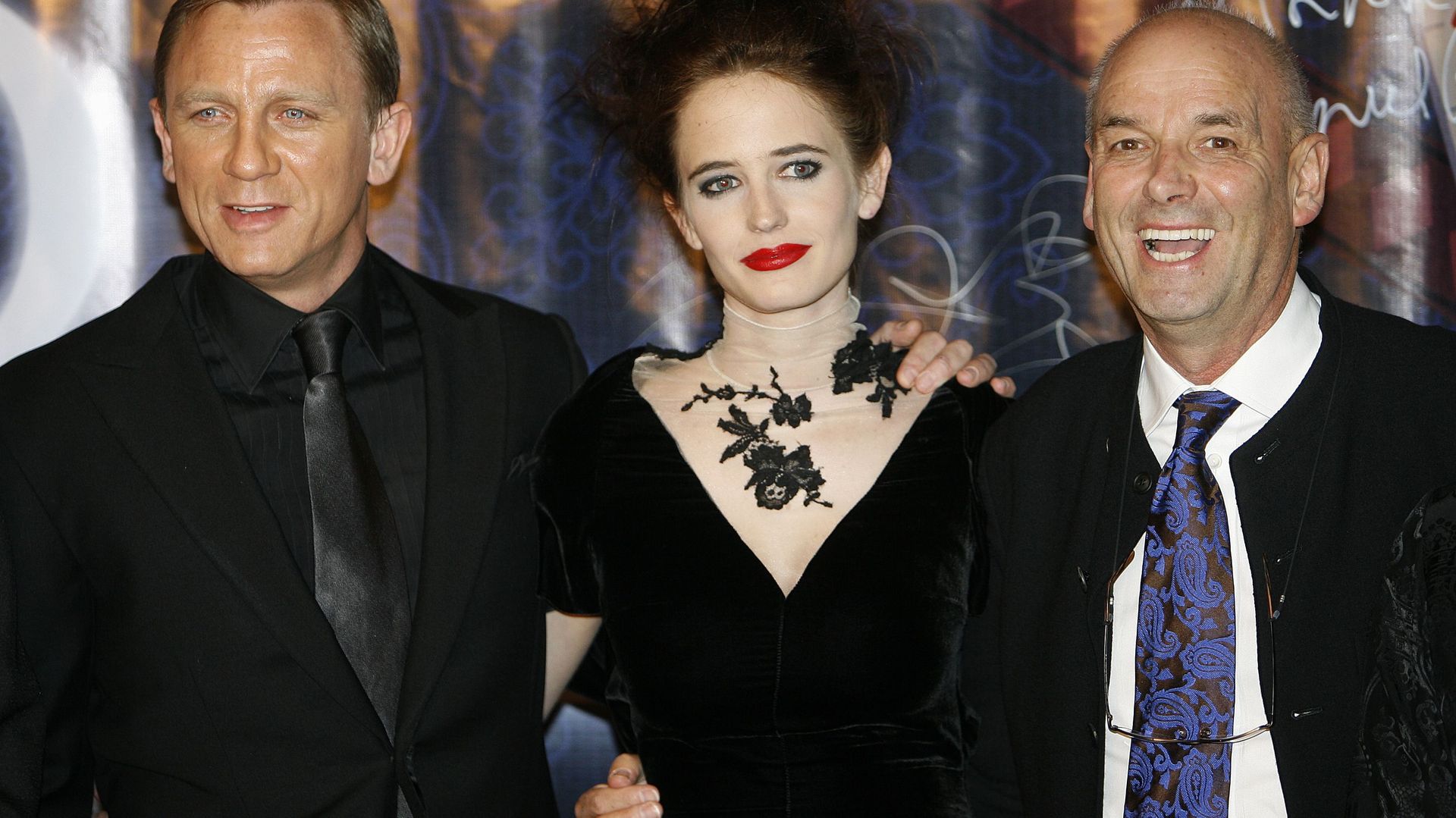Martin Campbell (à droite) est connu pour avoir tourné deux opus de James Bond, dont "Casino Royale" avec Daniel Craig et Eva Green.