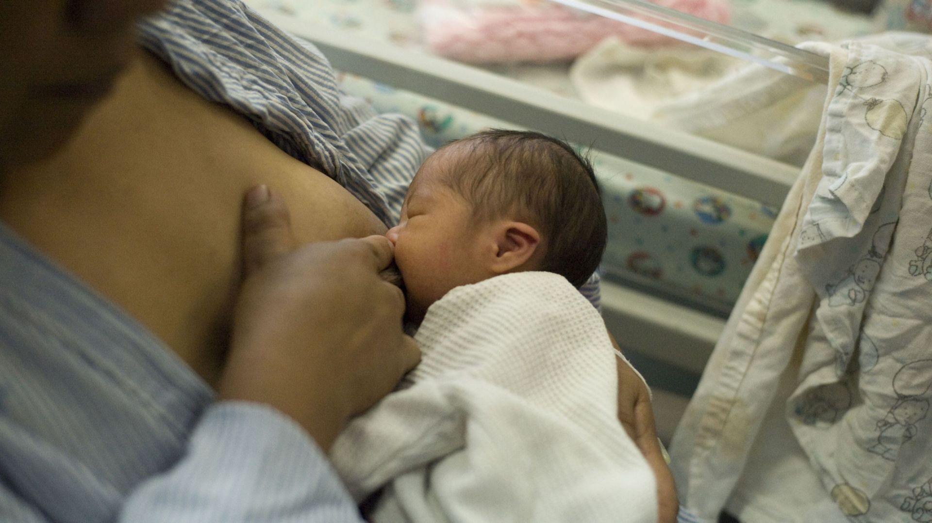 "Rien de plus naturel que de donner le sein à son enfant", estime la secrétaire D’État Bianca Debaets à l'initiative de la campagne #breastfriend (#ami de l'allaitement).