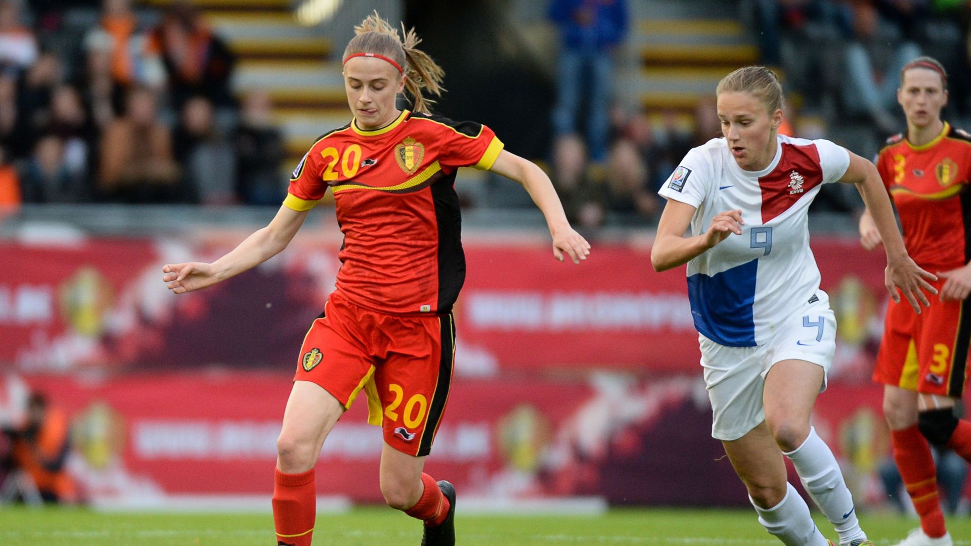 Julie Biesmans en 2014, lors d'un duel face aux Pays-Bas comptant pour les qualifications de la Coupe du monde féminine 2015. 
