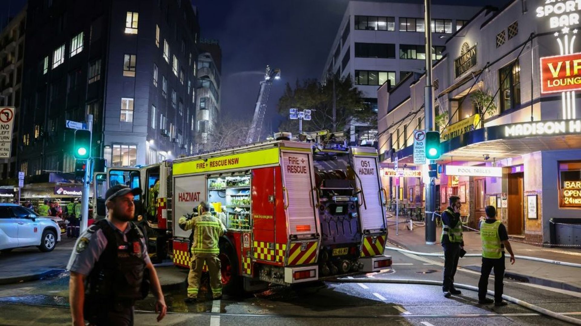 Plus d’une centaine de pompiers tentent jeudi d’éteindre un violent incendie d’un immeuble de sept étages à Sydney, qui se propage à d’autres bâtiments