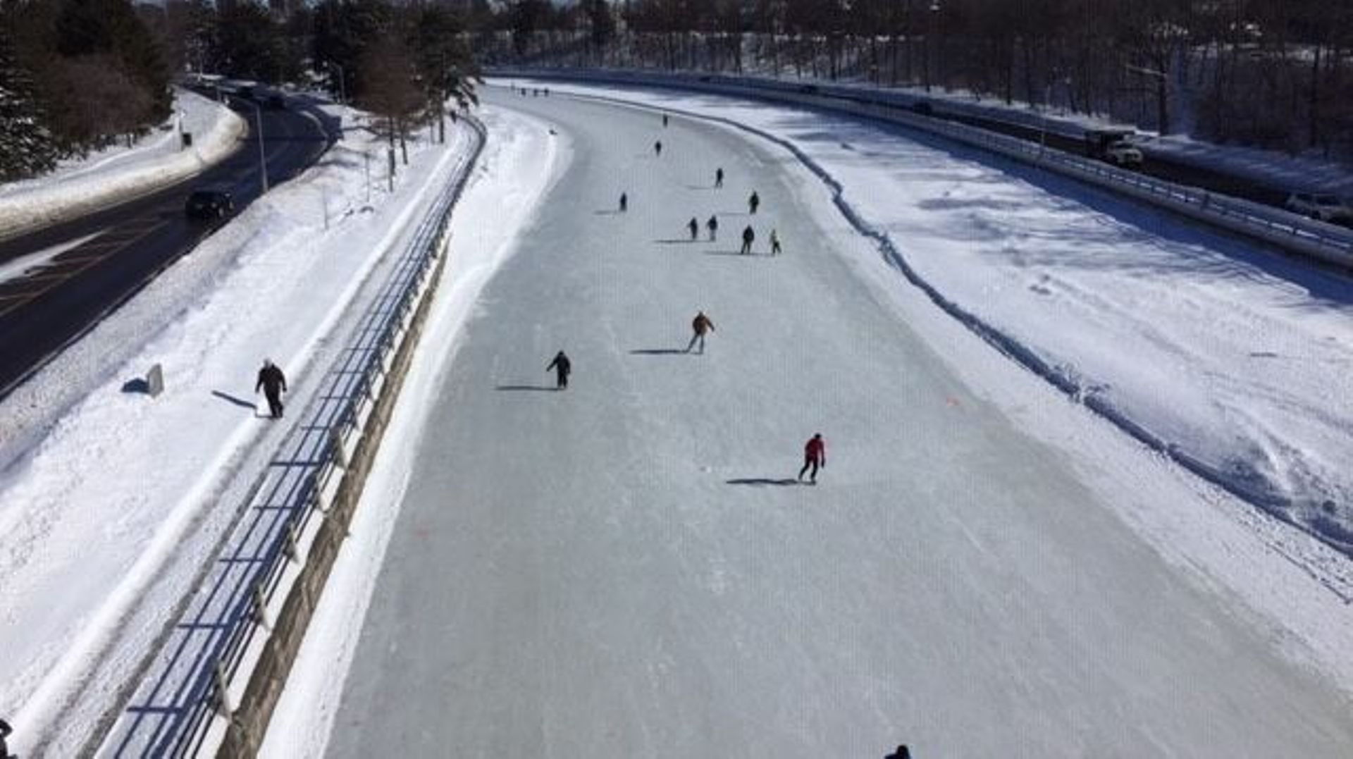 Ottawa: La Patinoire Du Canal Rideau Est La Plus Grande Du Monde - RTBF ...