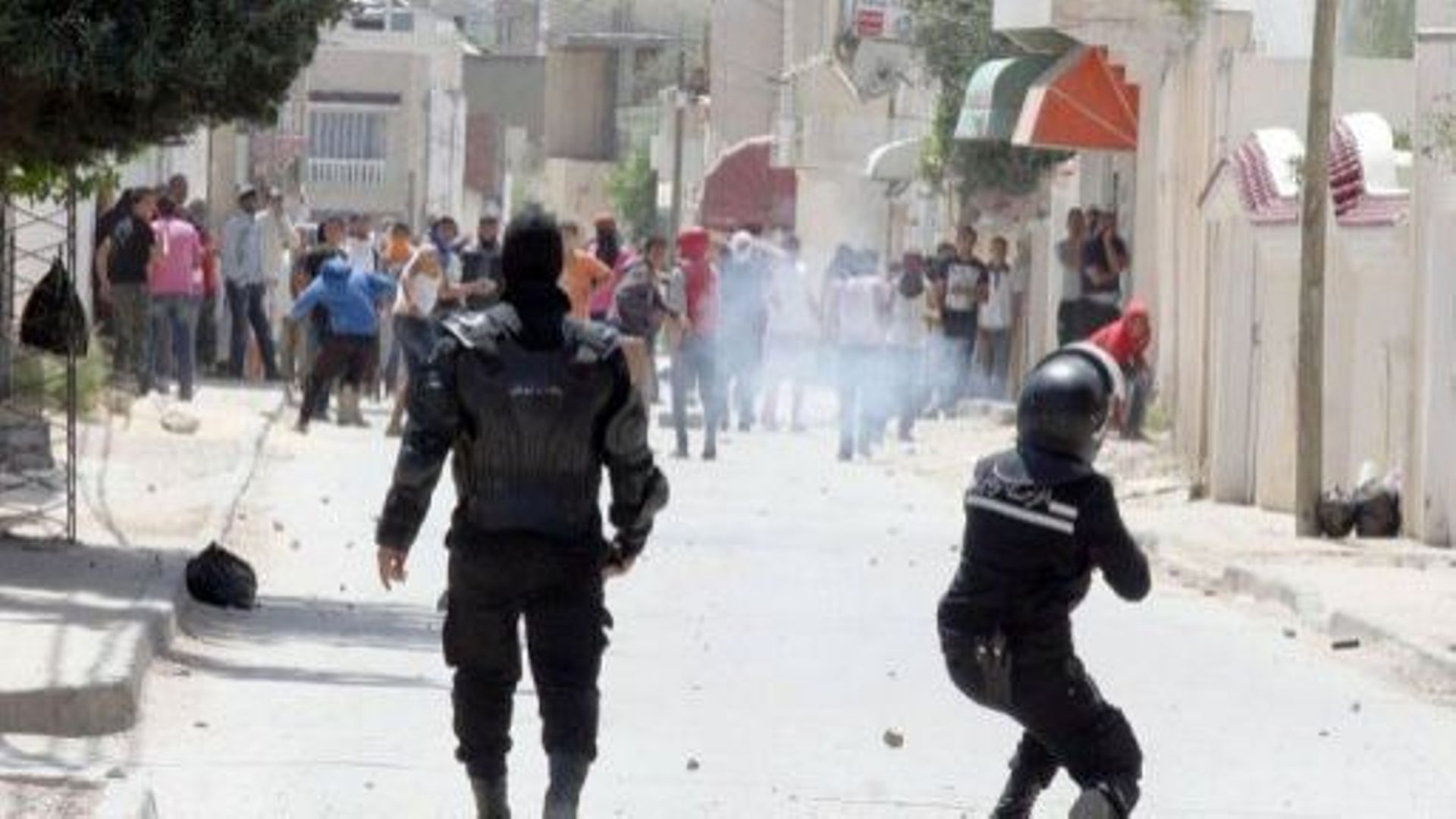 tunisie-le-premier-ministre-parle-de-terrorisme-suite-aux-violences