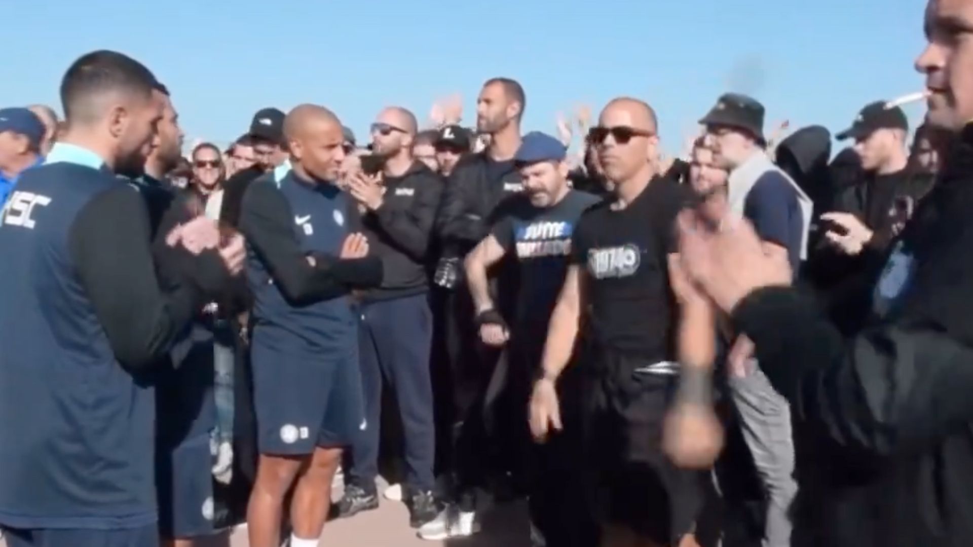 A discussion reminiscent of that at RWDM: Montpellier players confronted by 300 Ultras from the club