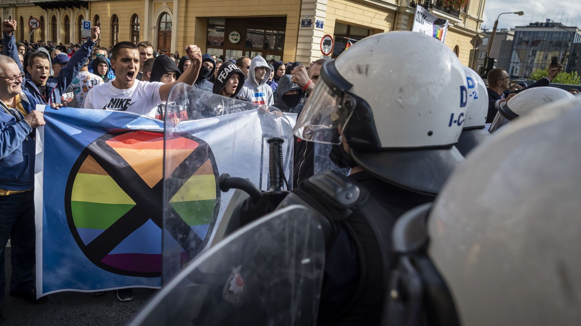 Pologne: la Gay Pride face à des contre-manifestants ultranationalistes