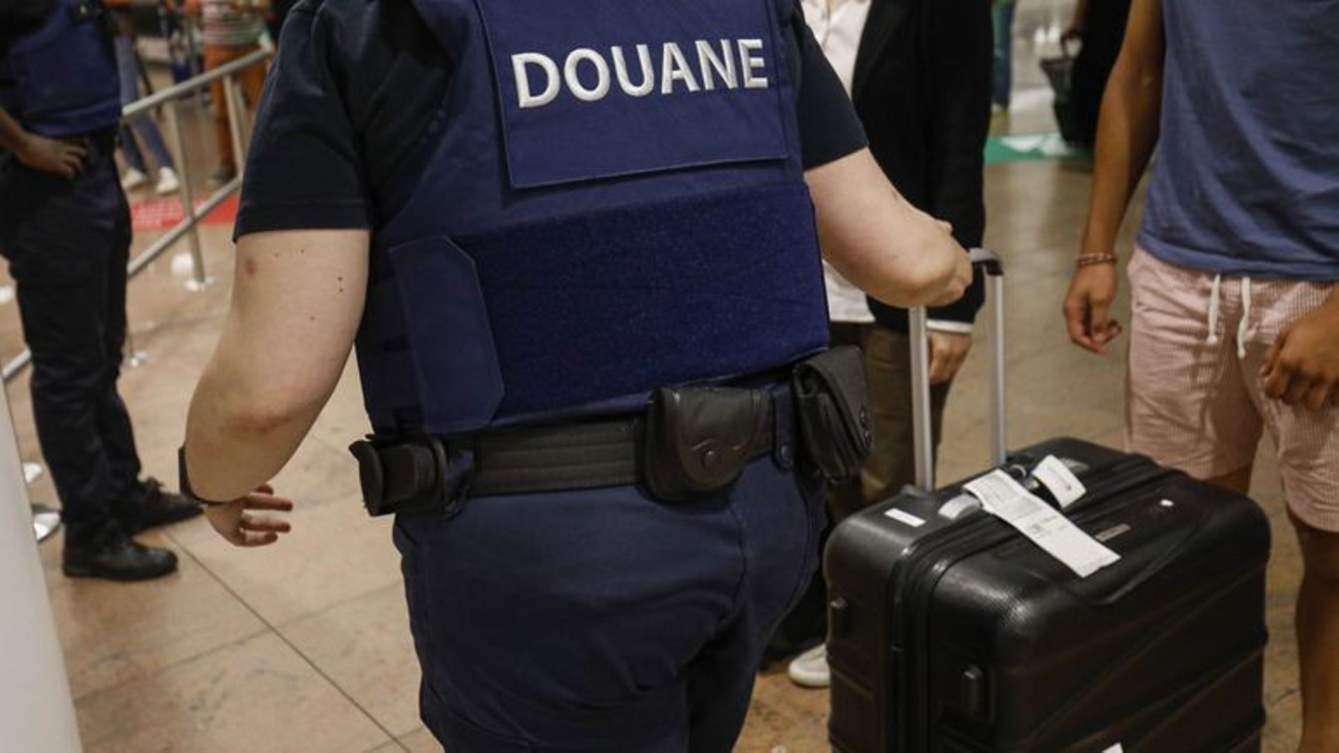 Un douanier belge suspendu suite à des vidéos anti-musulmans, homophobes et complotistes