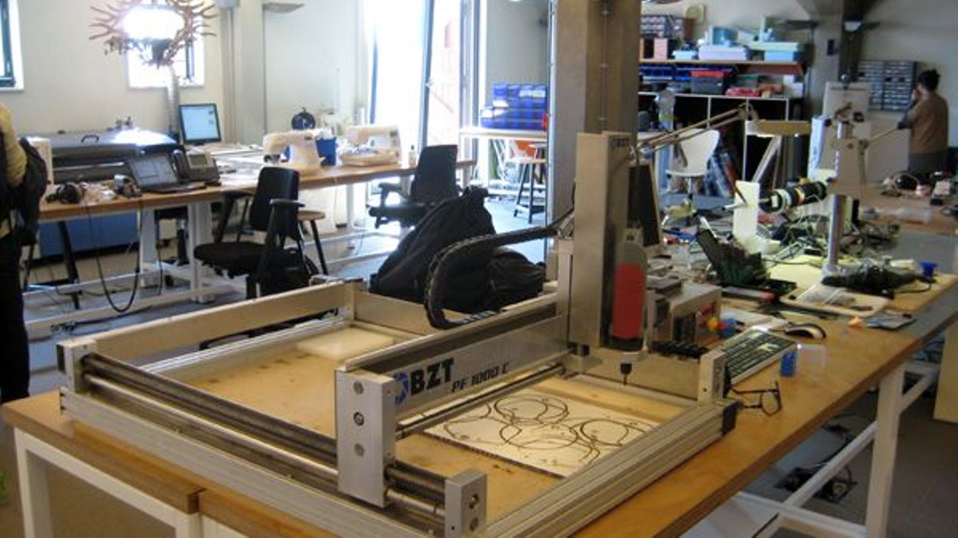 Visite dans un Fab-Lab, un atelier de fabrication numérique collaboratif.