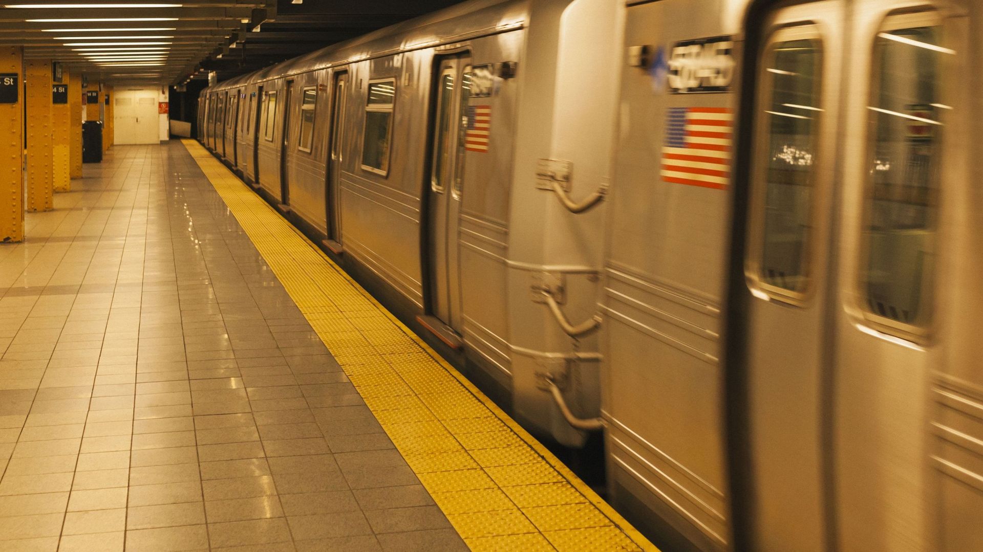 apres-bruxelles-c-est-a-new-york-qu-un-homme-pousse-une-femme-sur-les-rails-du-metro-mais-cette-fois-elle-decede