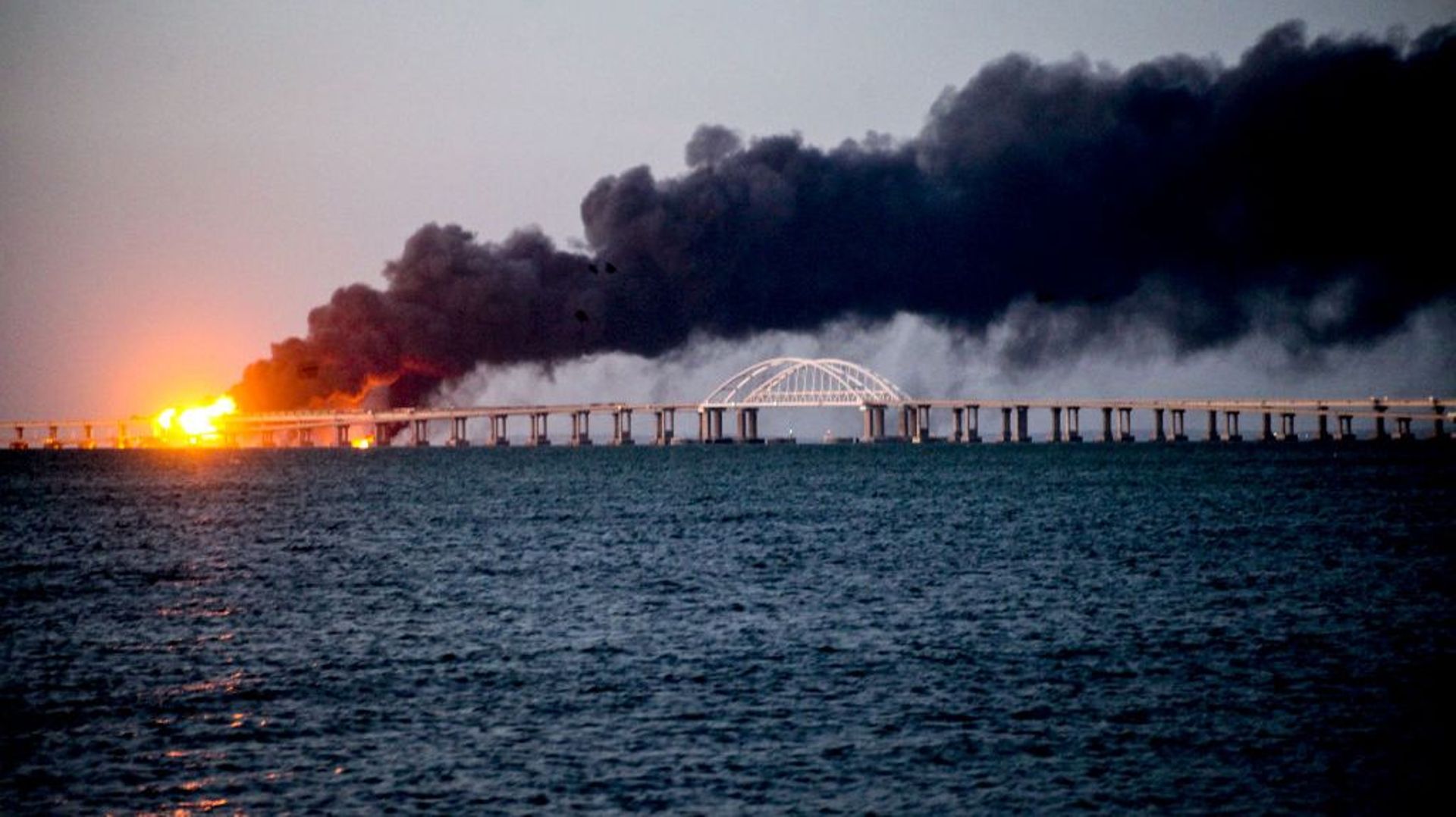 Le pont de Crimée a été attaqué le 8 octobre 2022, dans le contexte de la guerre en Ukraine.