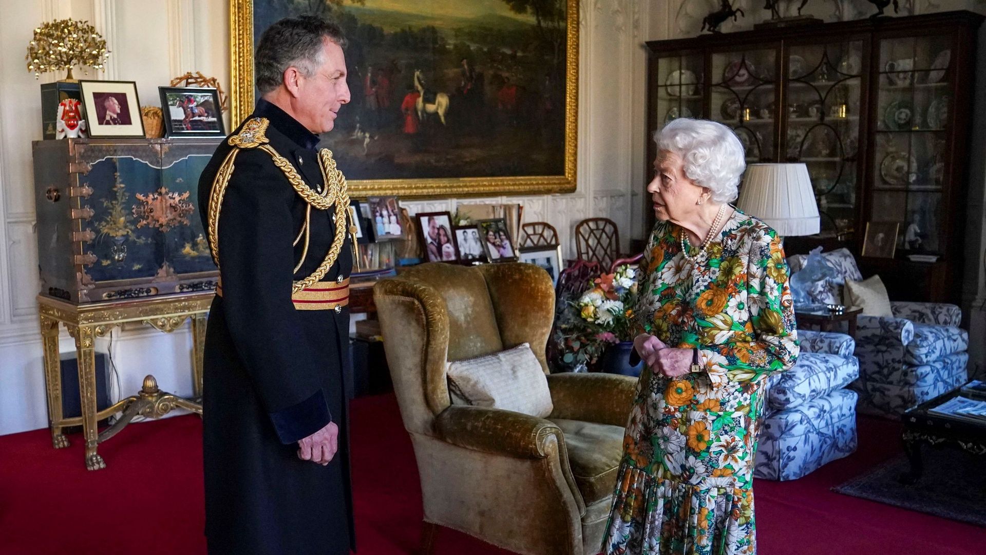 La Reine Elizabeth II avec le général Nick Carter