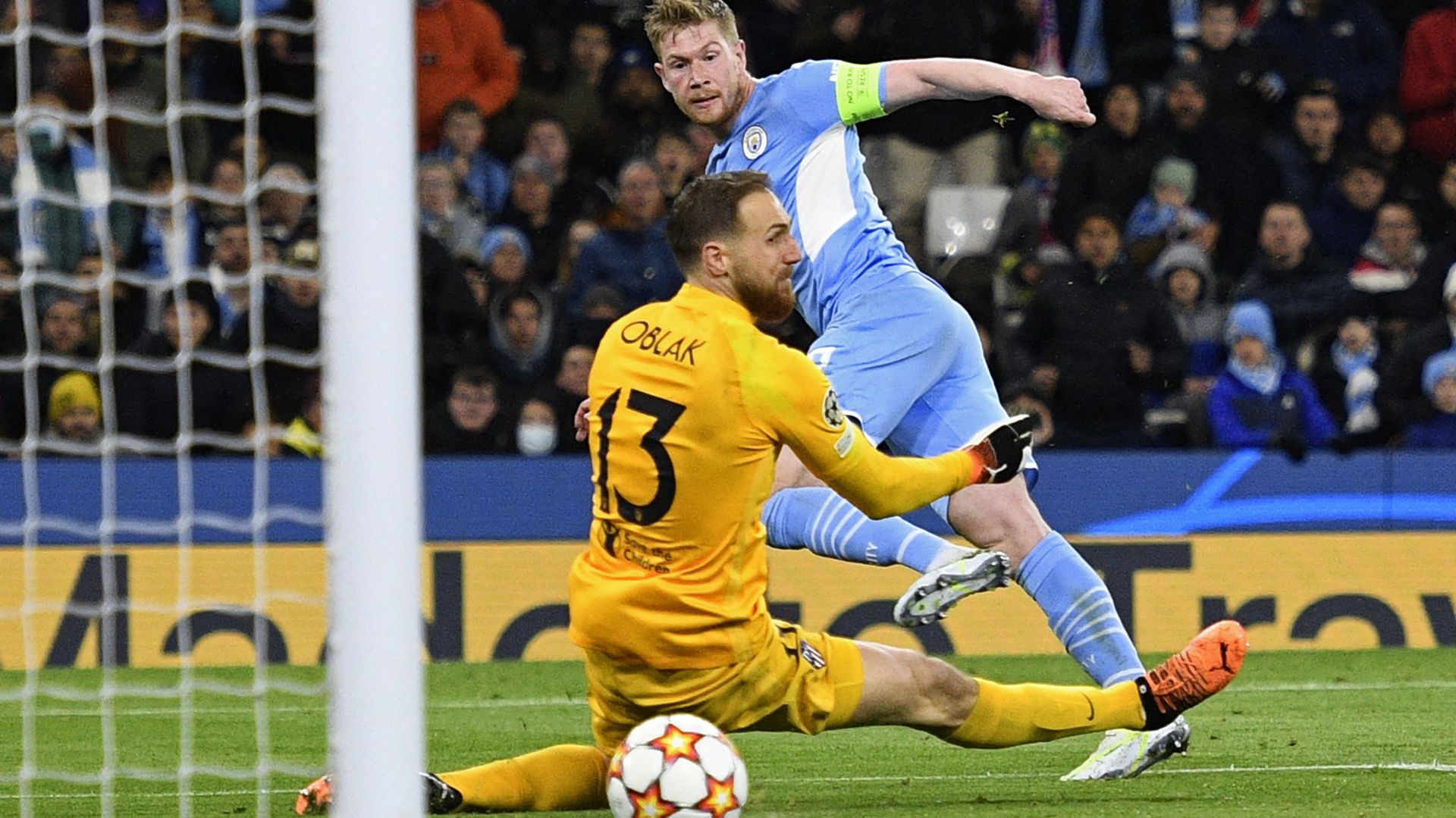 Kevin De Bruyne trompe Jan Oblak dans le quart de finale aller de Champions League entre Manchester City et l’Atletico Madrid.