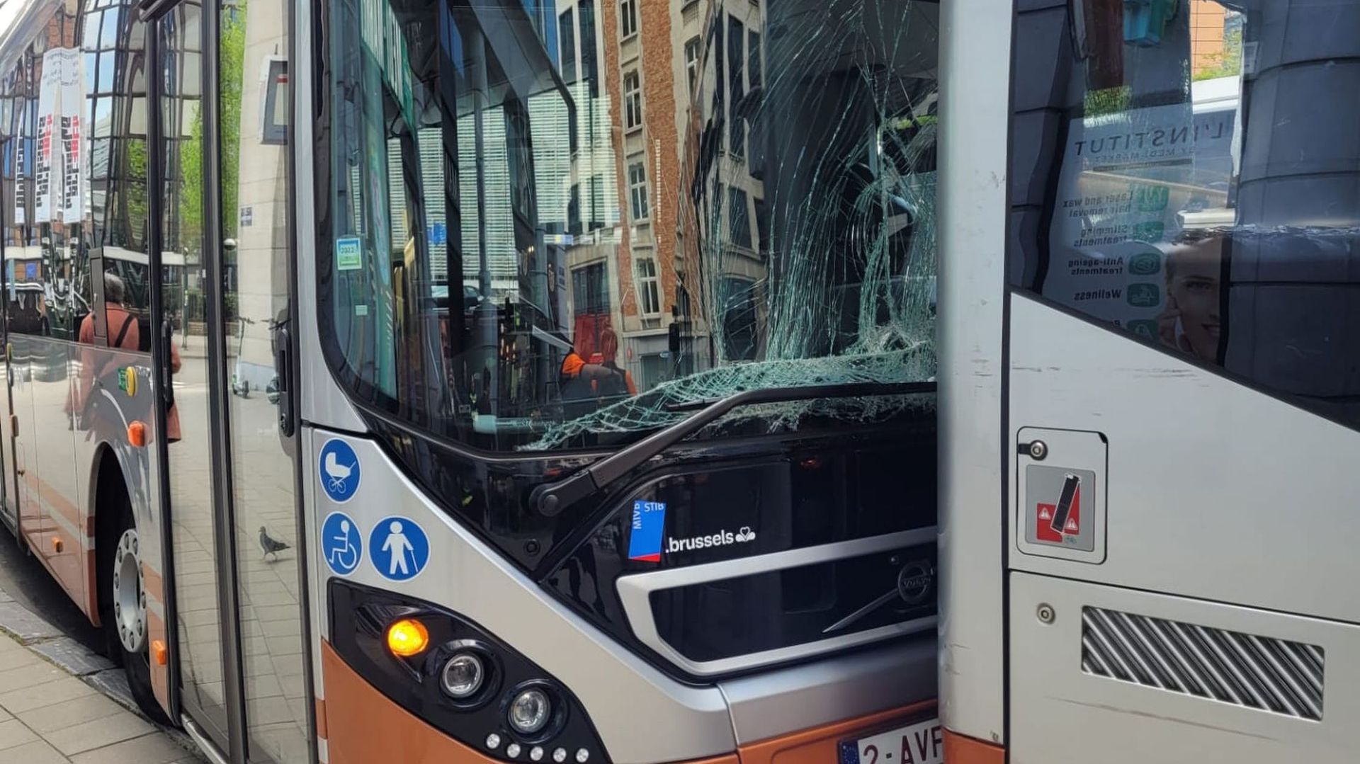 Deux bus de la ligne 36 sont impliqués dans cet accident.