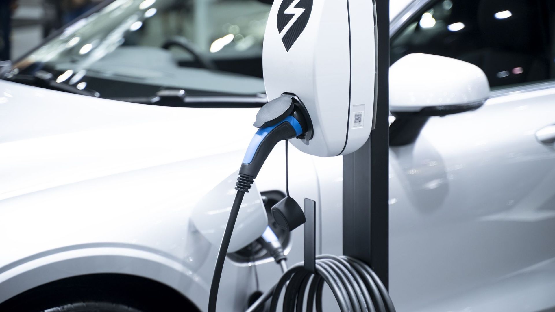 Un matériau biosourcé pourrait booster l'autonomie des batteries des voiture électrique et des smartphones.
