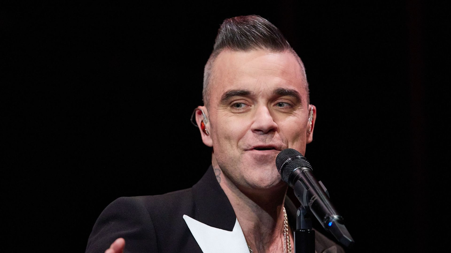 Le chanteur anglais Robbie Williams se produit sur scène lors d’un concert au Kehrwieder Theater.