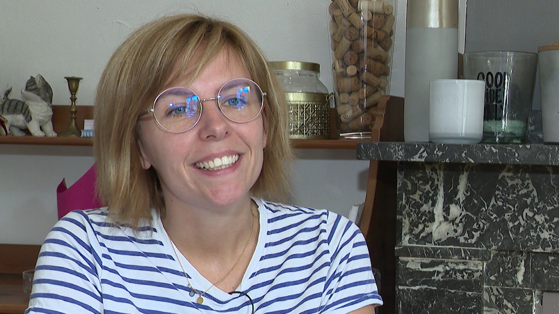 Gwen Cools, 33 ans, atteinte de Covid long, sourit aujourd'hui. Mais c'est loin d'être le cas tous les jours.