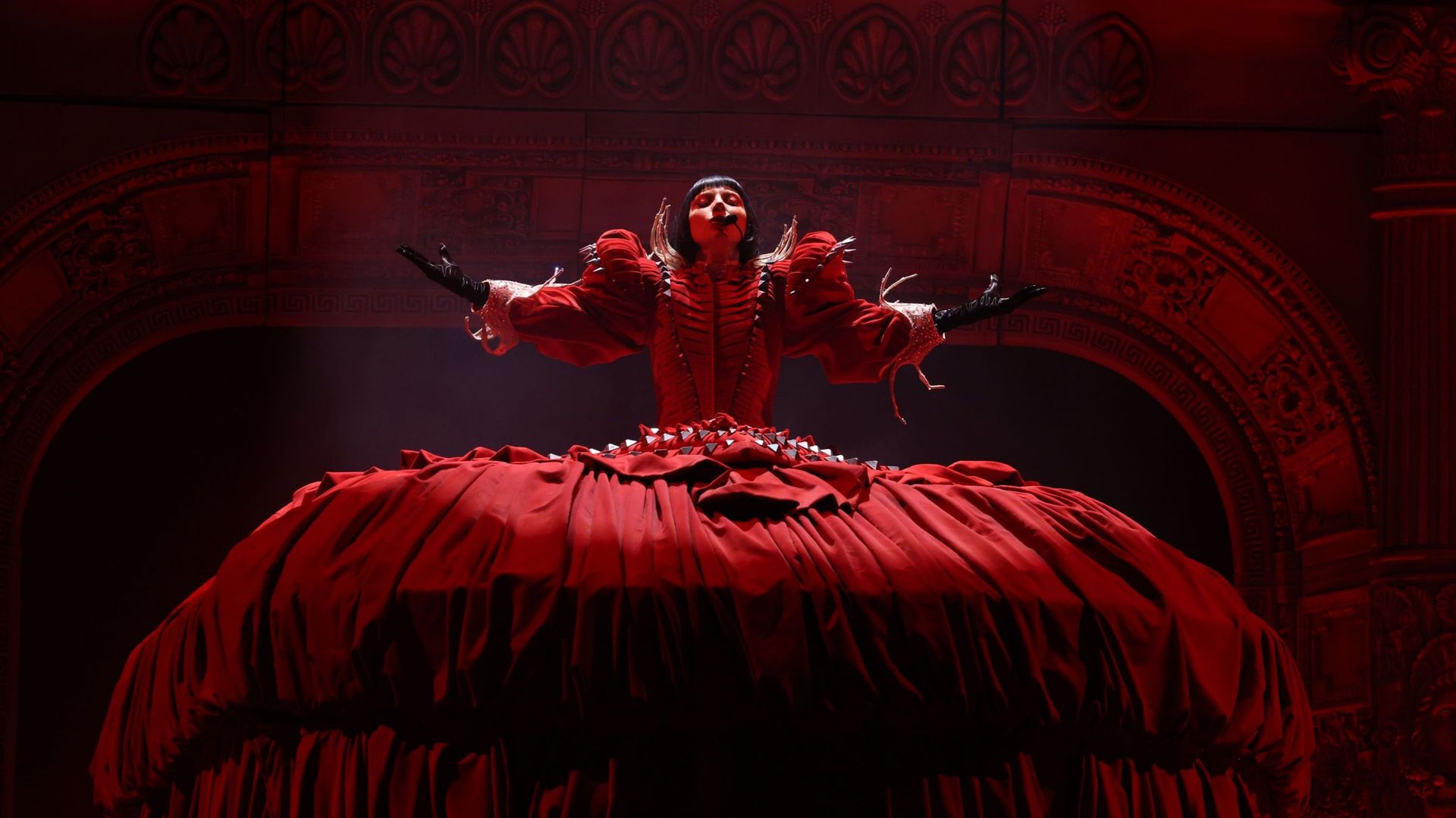 Lady Gaga dévoile le clip de "The Dead Dance" réalisé par Tim Burton