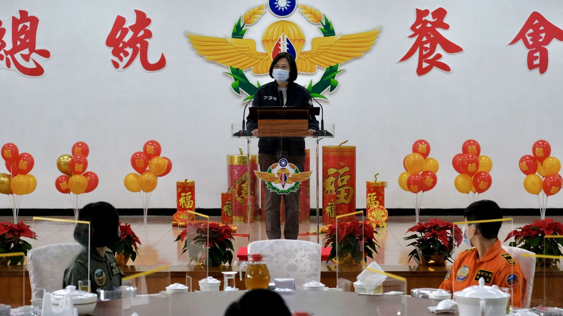 La présidente Tsai Ing-wen passe ses troupes en revue